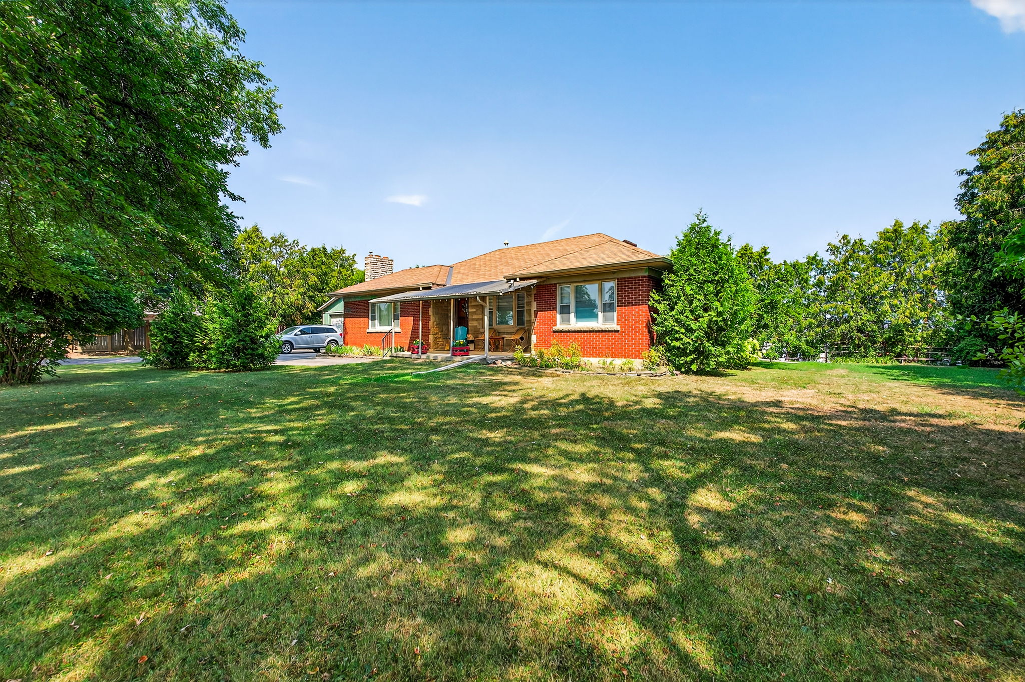 1-web-or-mls-1300 Colborne St E, Brantford-1