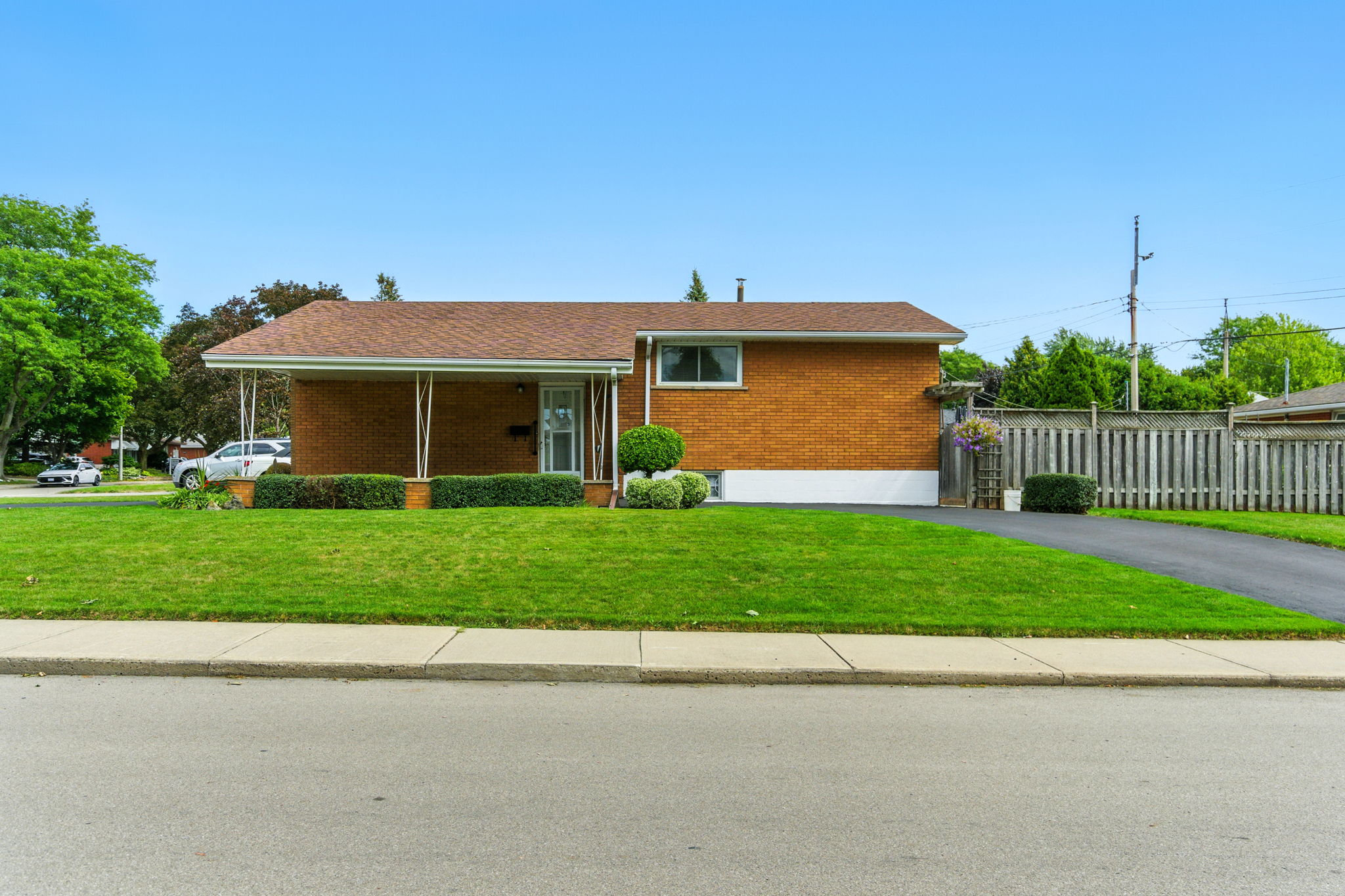 1-web-or-mls-24 Meadowlark Dr, Hamilton - Frank1