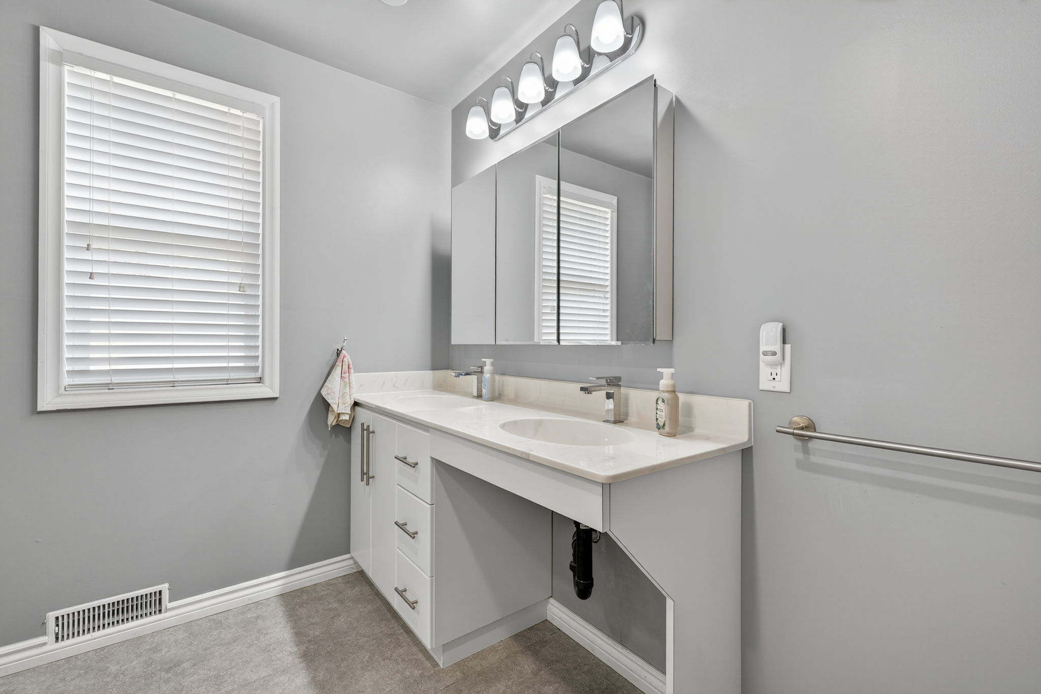30-web-or-mls-1300 Colborne St E, Brantford-30