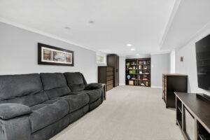 36-web-or-mls-64 Vola Ct, Hamilton-36