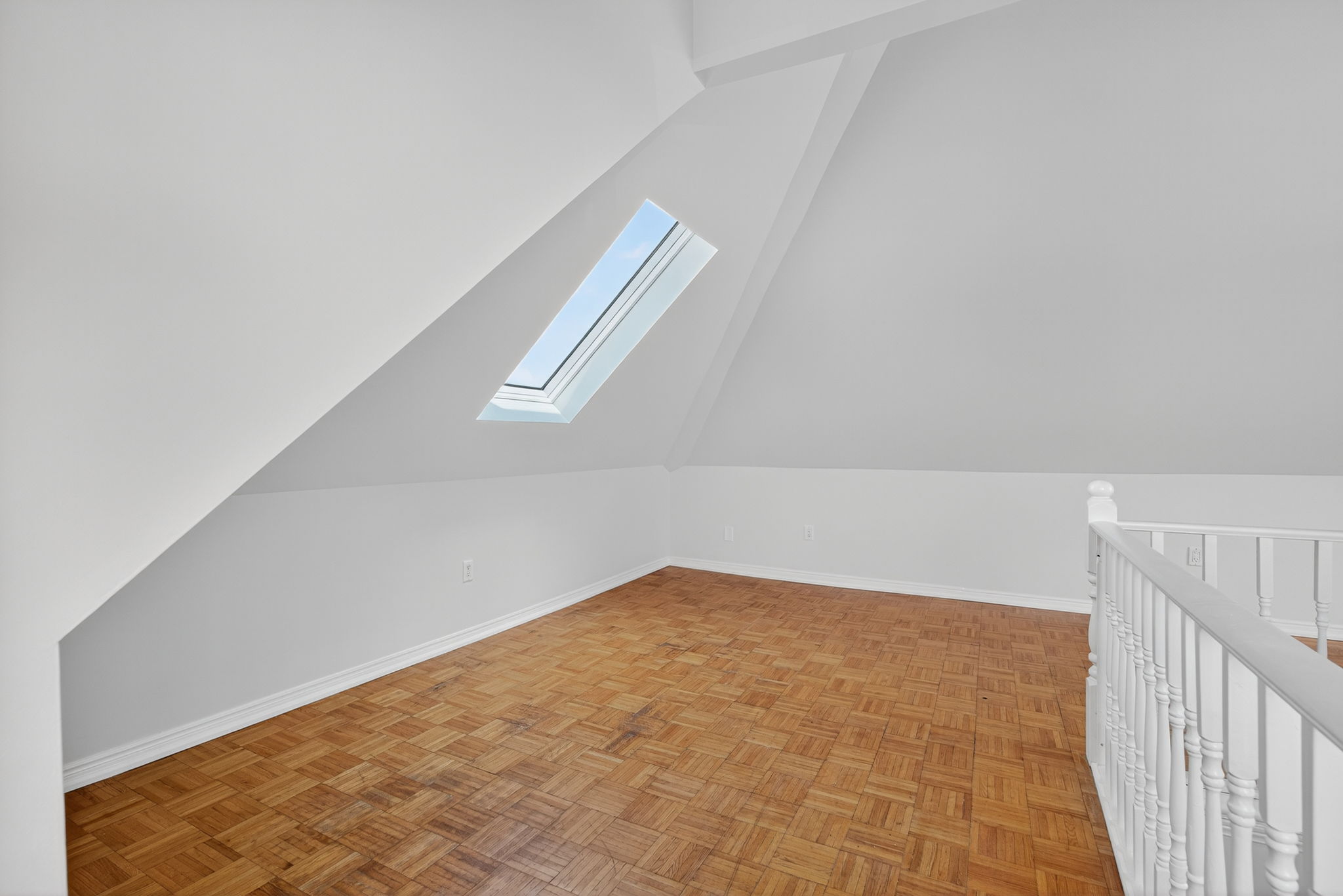 44-web-or-mls-84 Ray St S, Hamilton-44