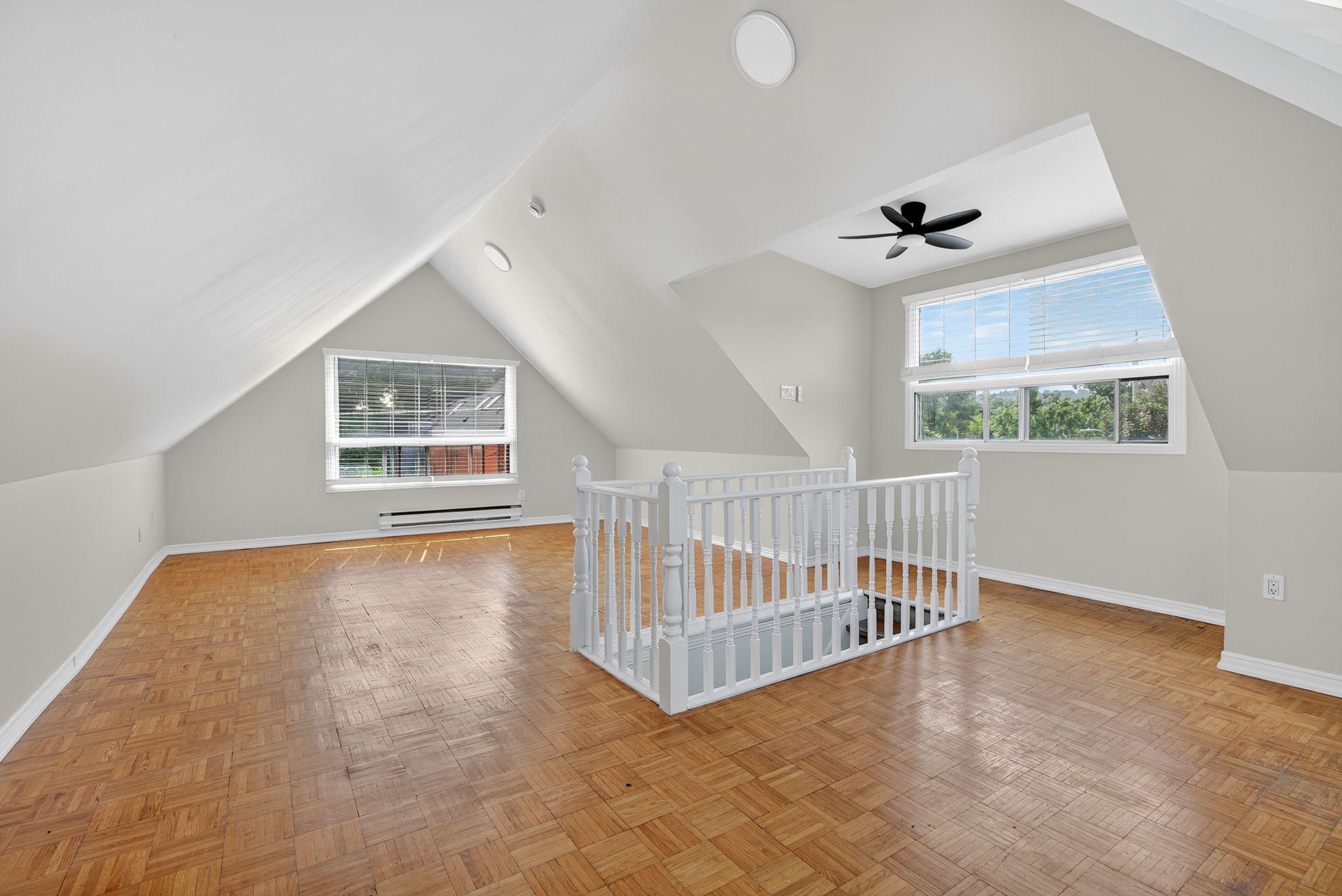 45-web-or-mls-84 Ray St S, Hamilton-45
