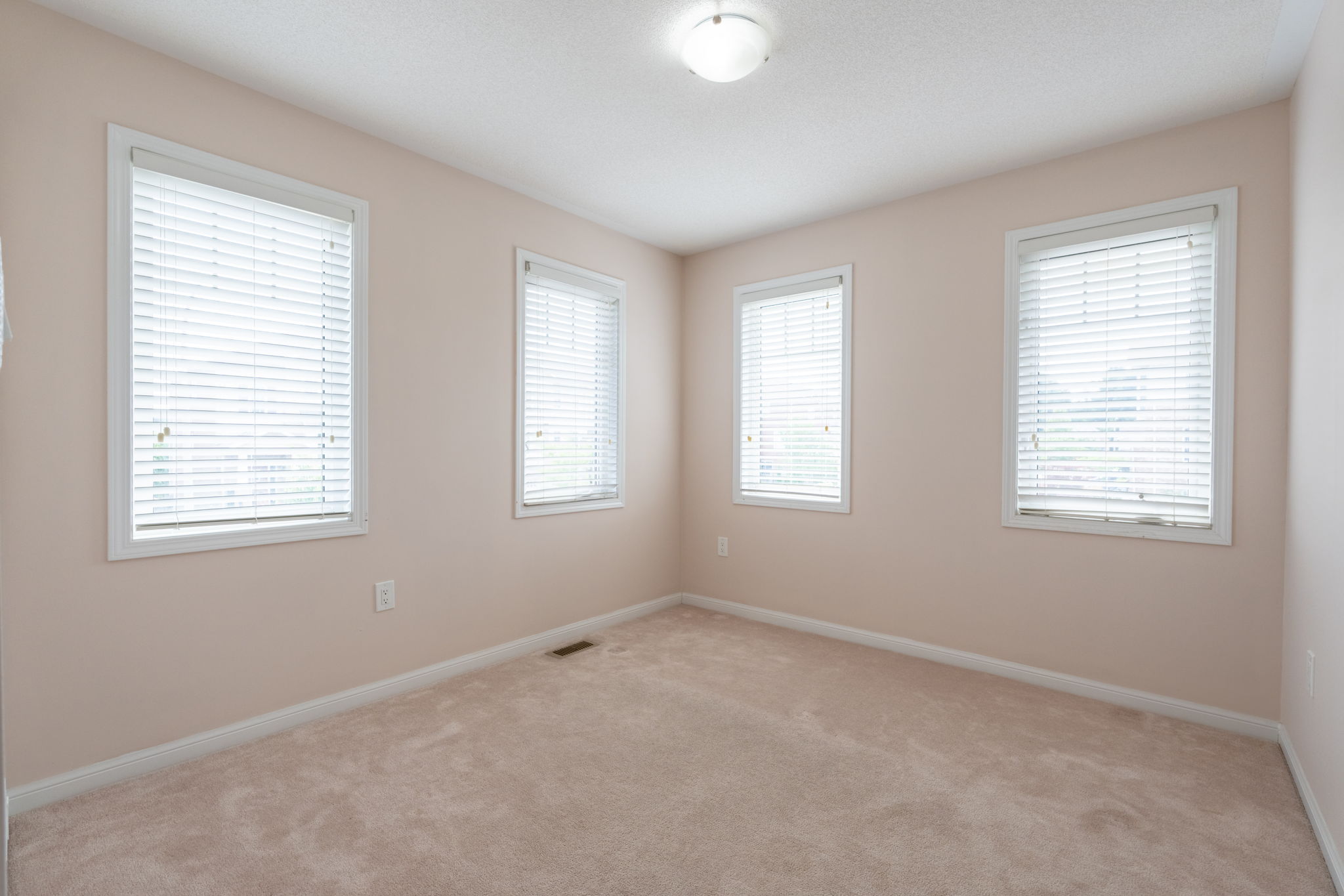 55-web-or-mls-12 Emick Dr, Ancaster-55