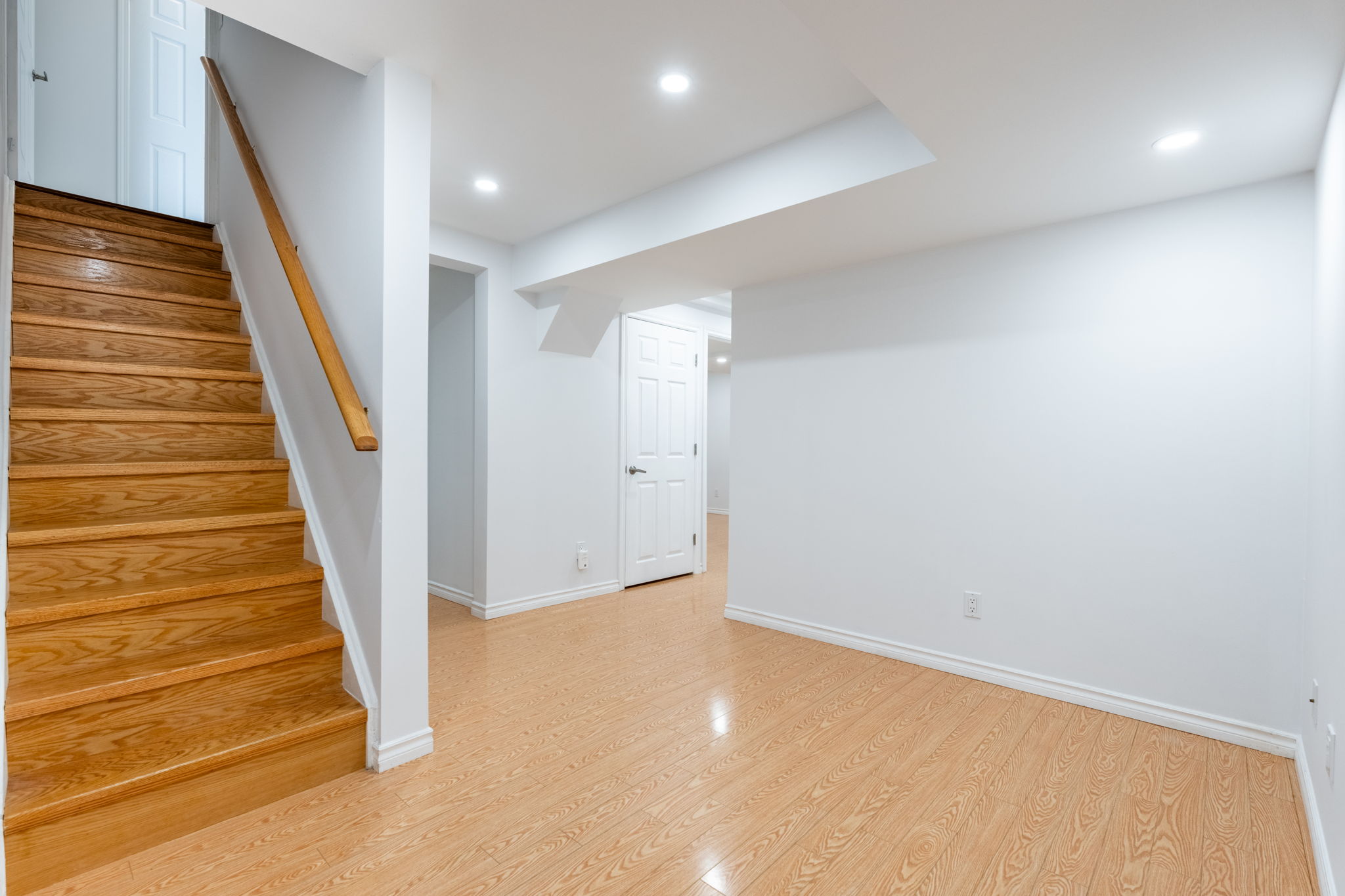 63-web-or-mls-12 Emick Dr, Ancaster-63