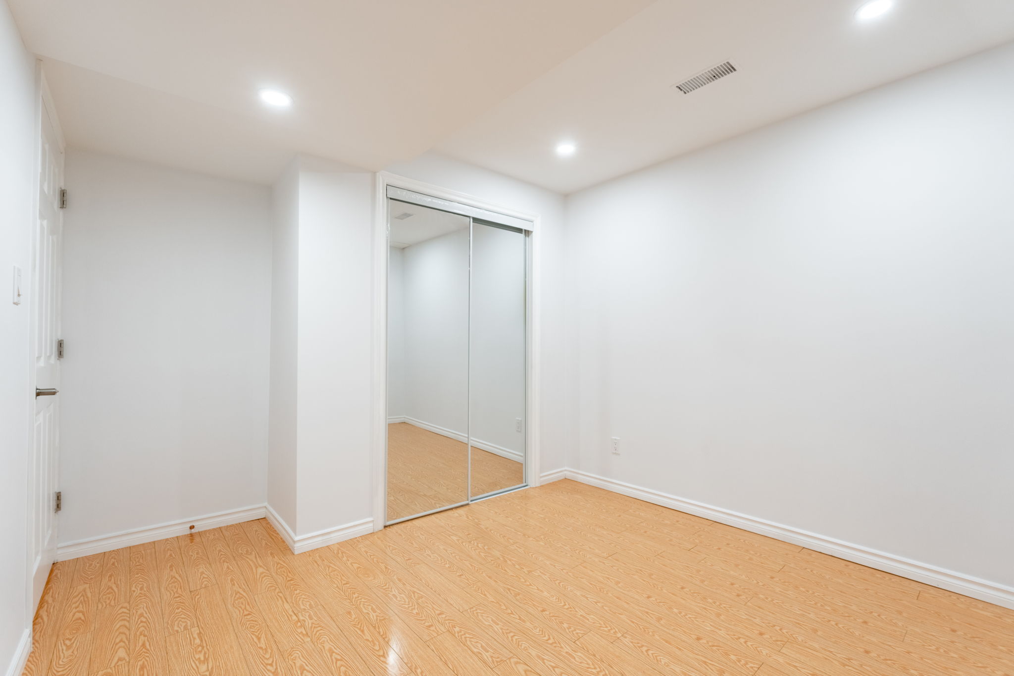 67-web-or-mls-12 Emick Dr, Ancaster-67