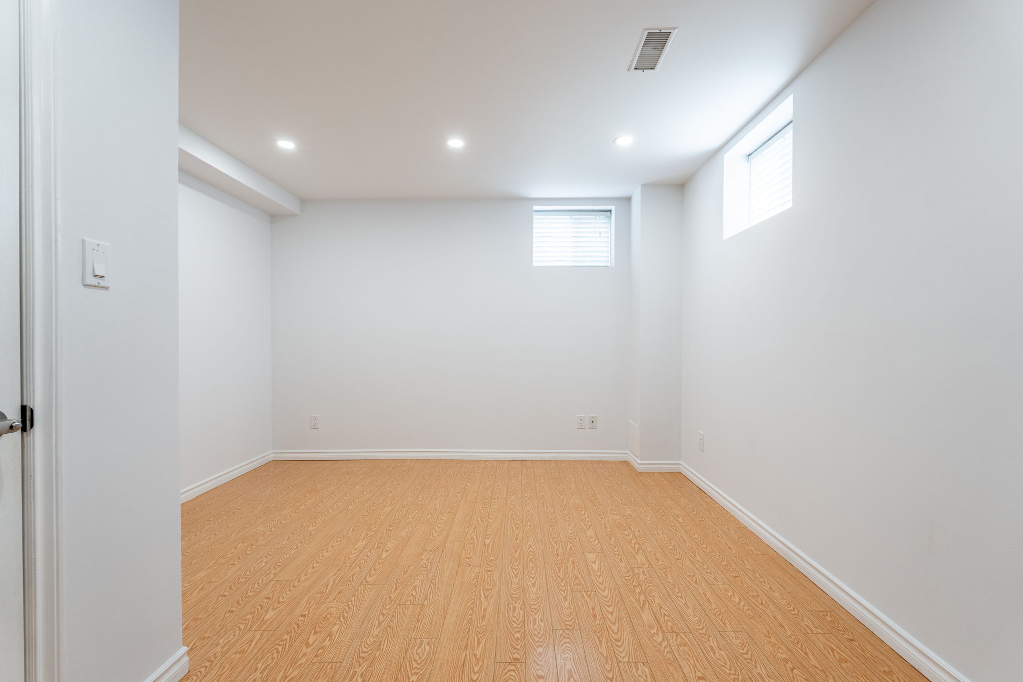 68-web-or-mls-12 Emick Dr, Ancaster-68