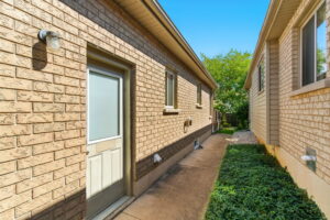 7-web-or-mls-345 Southcote Rd, Hamilton-7