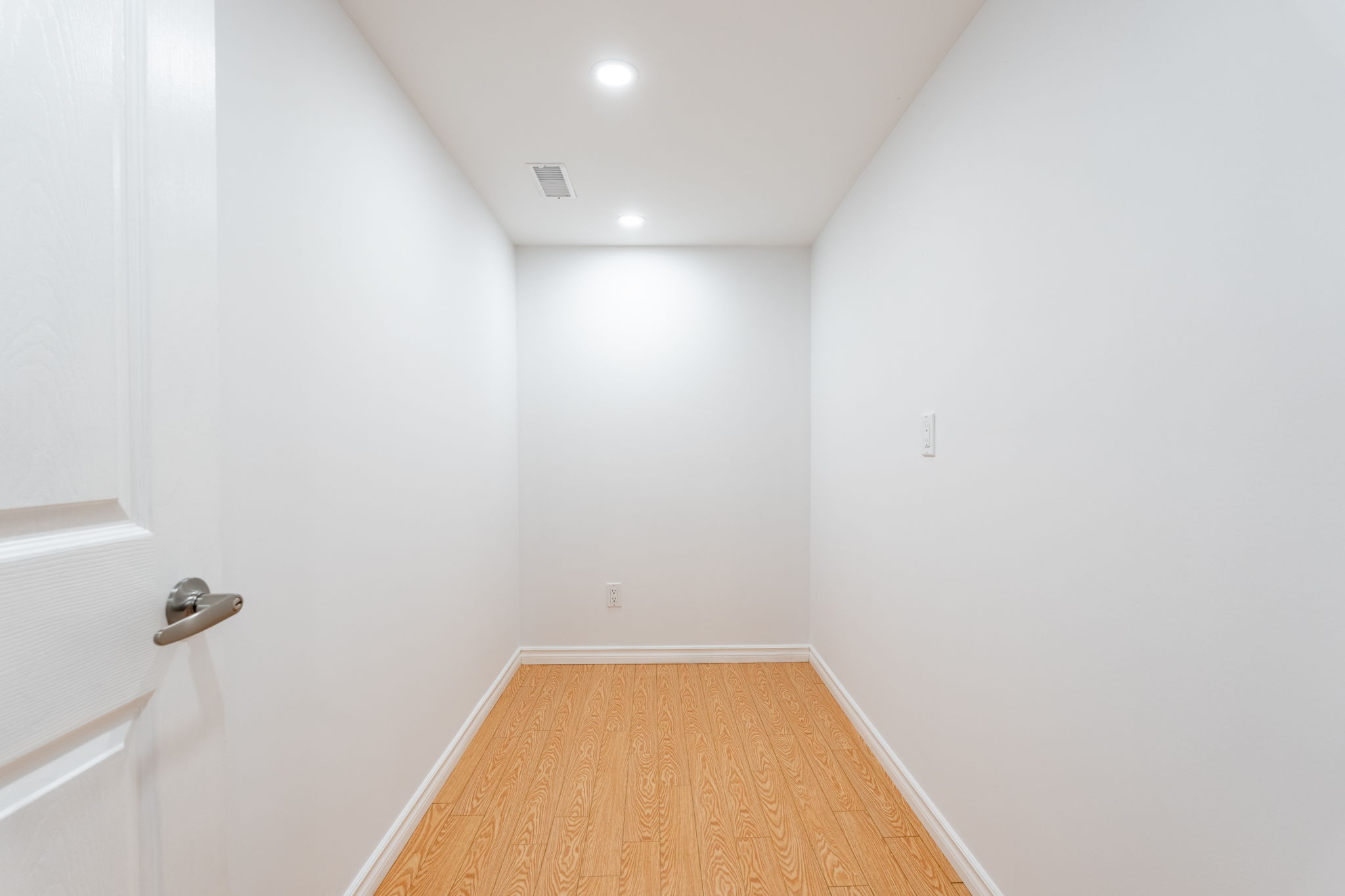 71-web-or-mls-12 Emick Dr, Ancaster-71