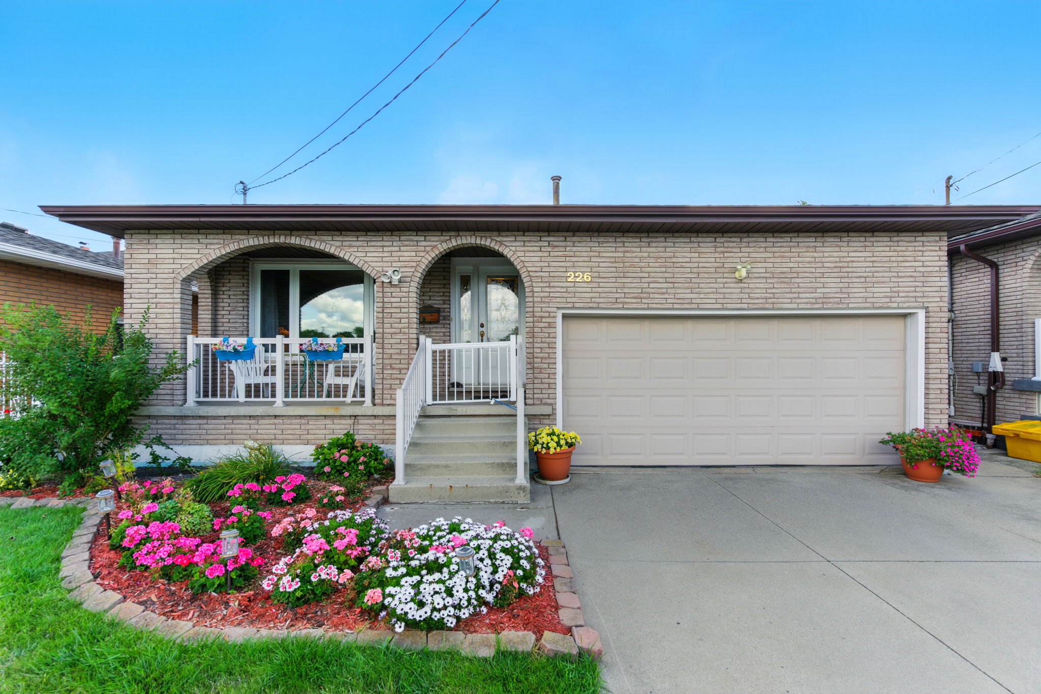 1-web-or-mls-226 Carson Dr, Hamilton36