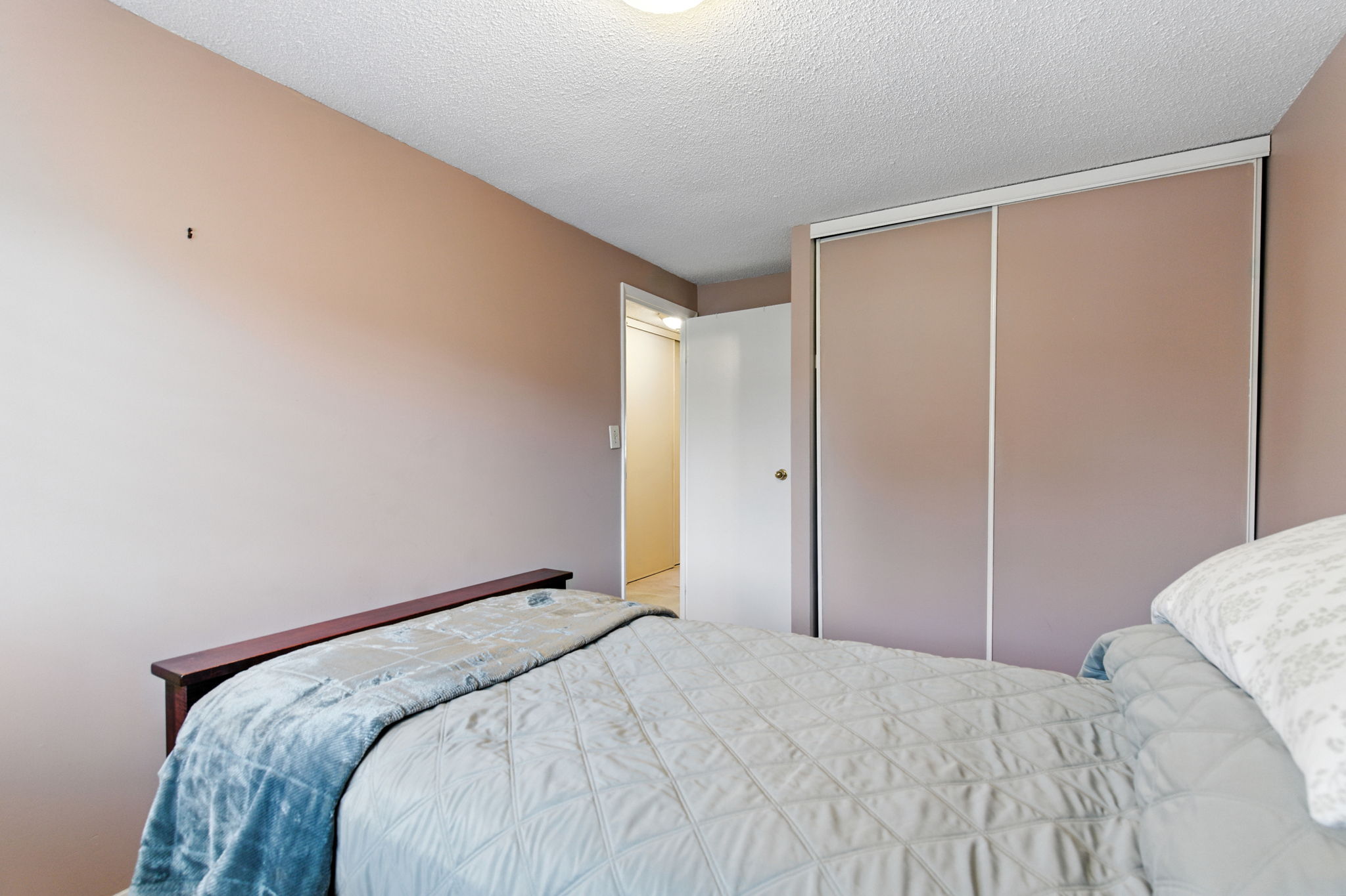 25-web-or-mls-25-Renzo Passaretti_145 Rice Ave 73, Hamilton