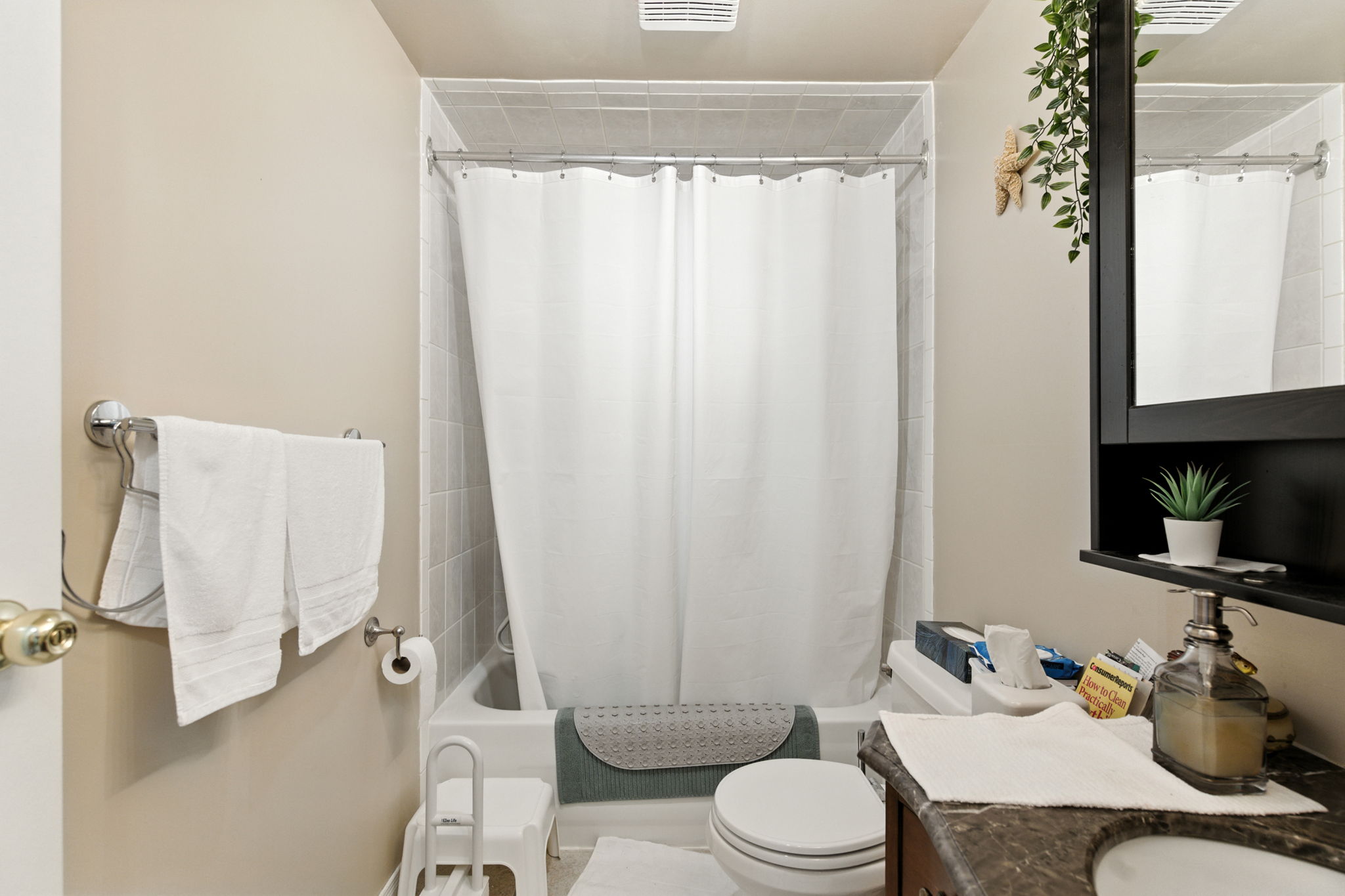 27-web-or-mls-27-Renzo Passaretti_145 Rice Ave 73, Hamilton