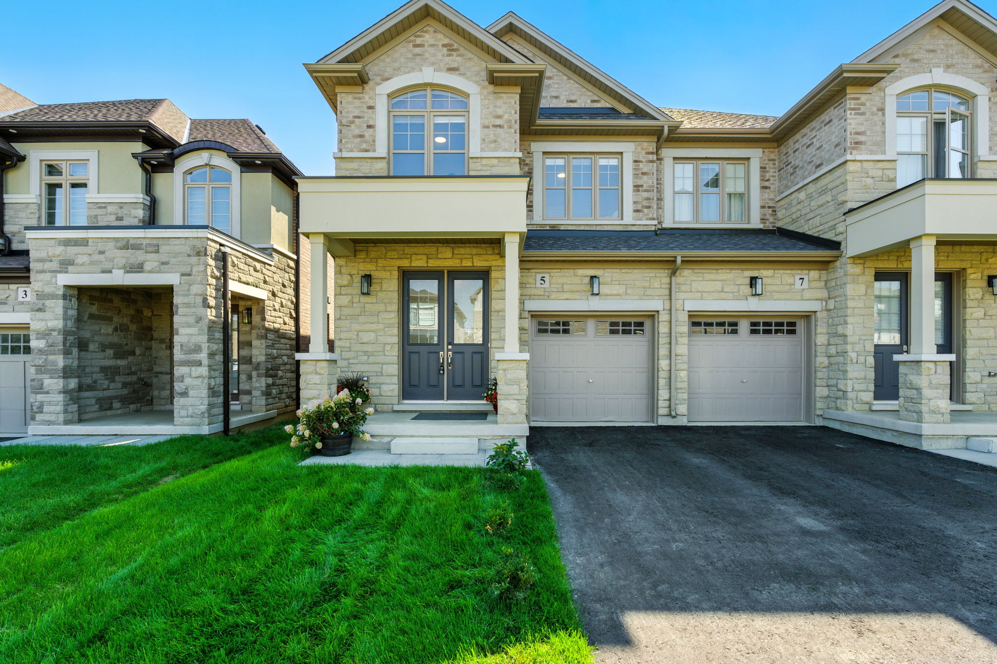 3-web-or-mls-5 Cherry Blossom Hts, Hamilton-3