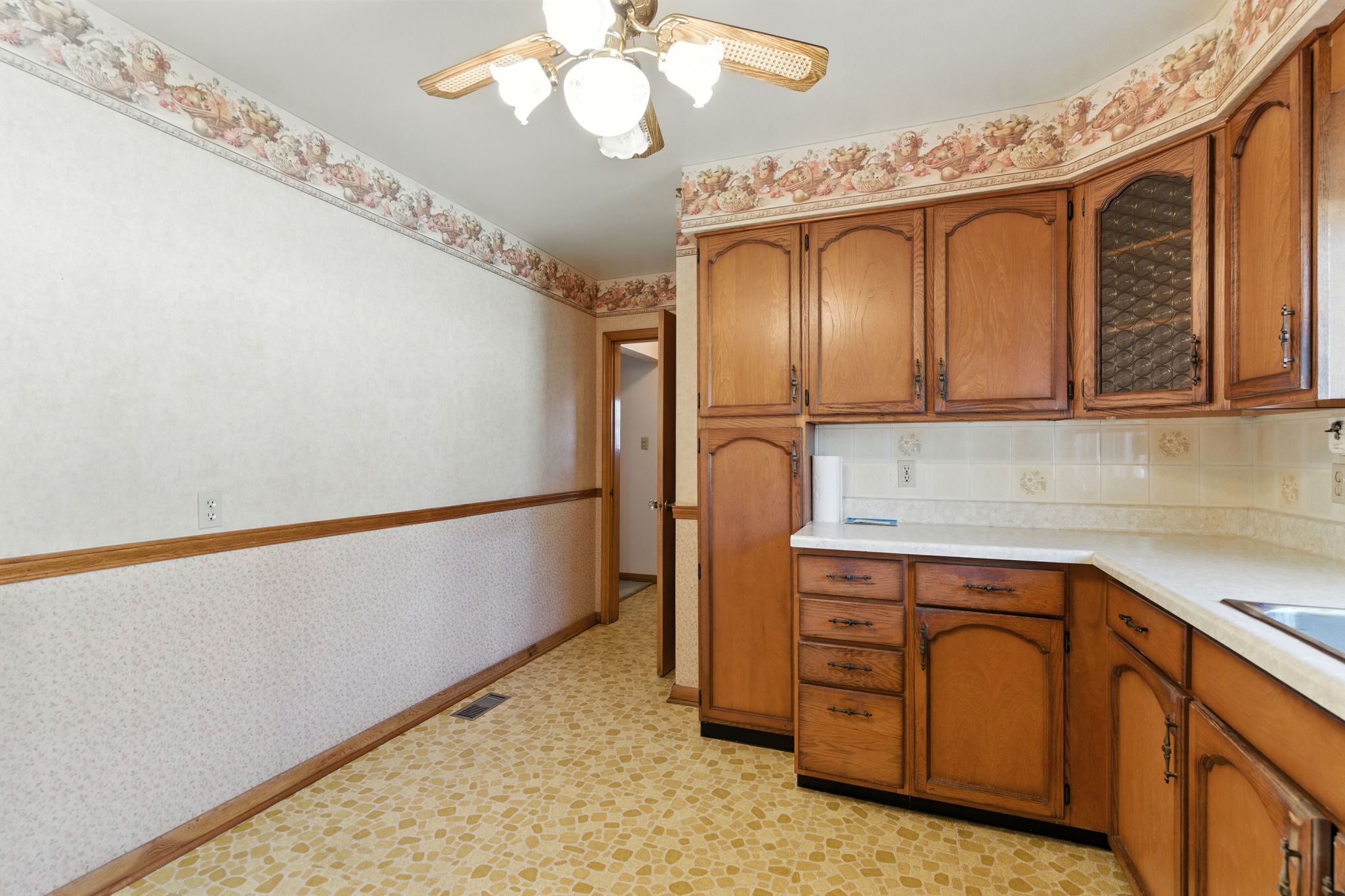 15-web-or-mls-27 Warren Ave, Hamilton-15