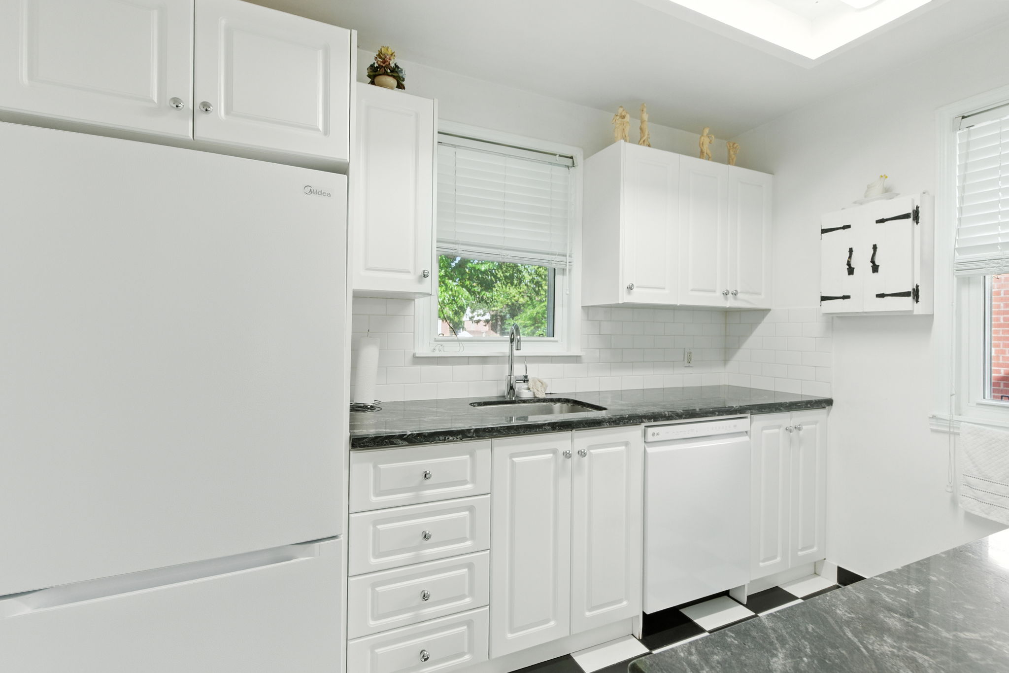 16-web-or-mls-210 E 12th St, Hamilton-16