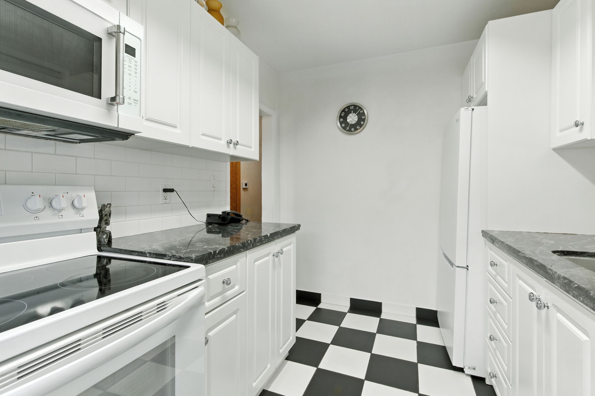 18-web-or-mls-210 E 12th St, Hamilton-18