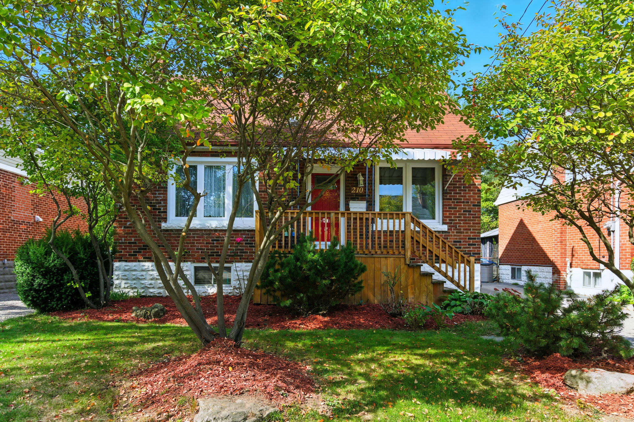 2-web-or-mls-210 E 12th St, Hamilton-2