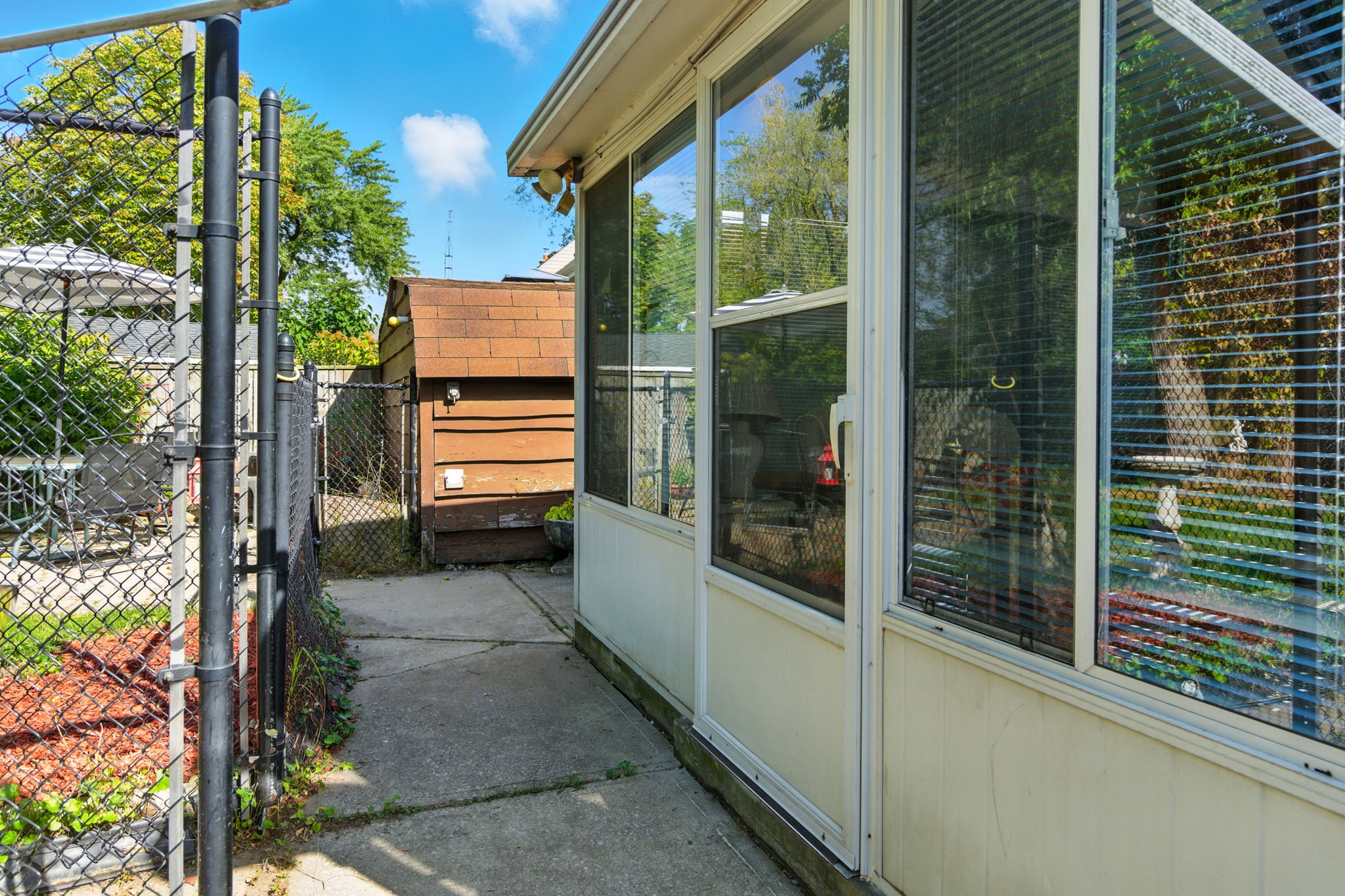 53-web-or-mls-210 E 12th St, Hamilton-53