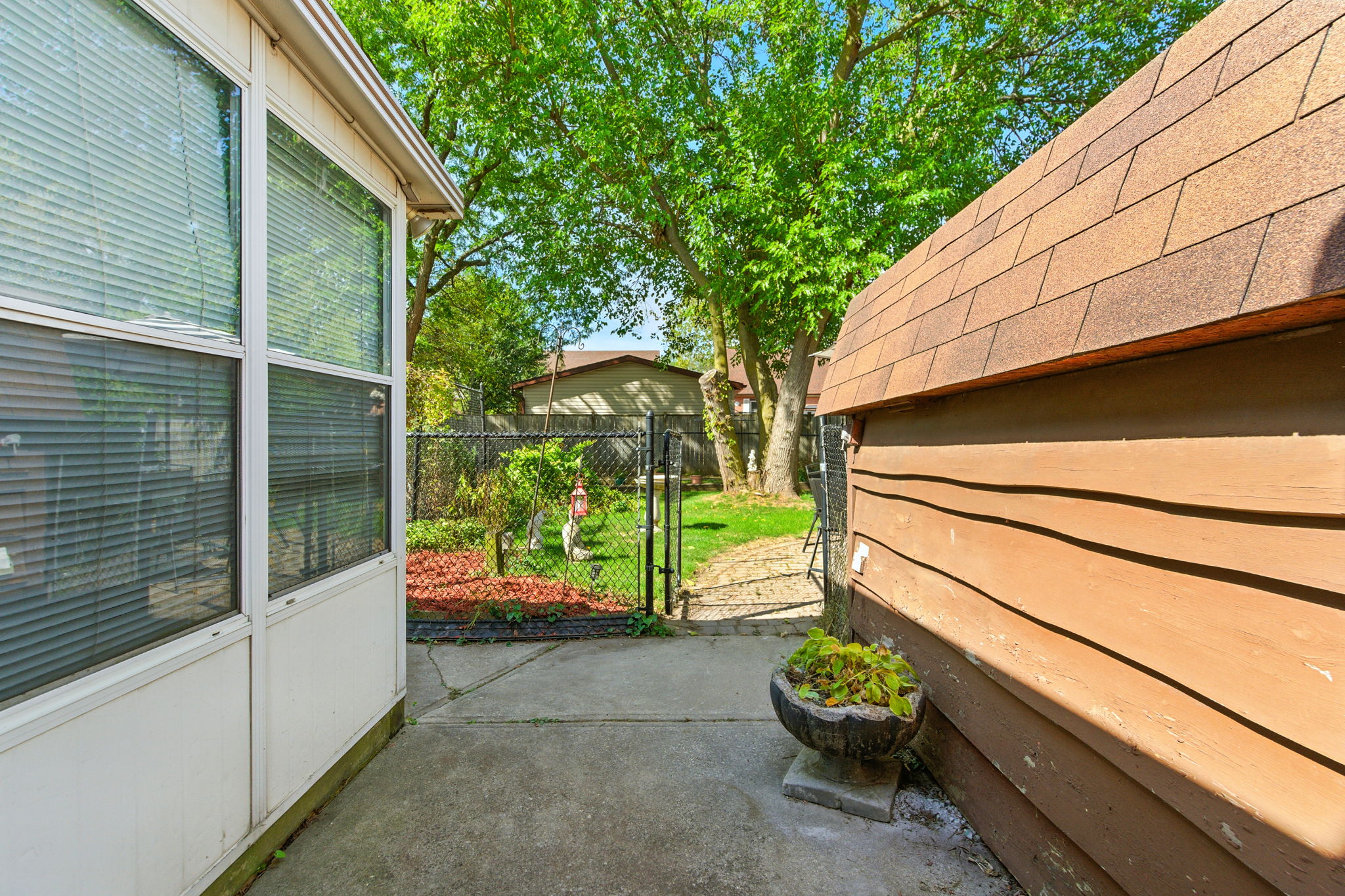 61-web-or-mls-210 E 12th St, Hamilton-61