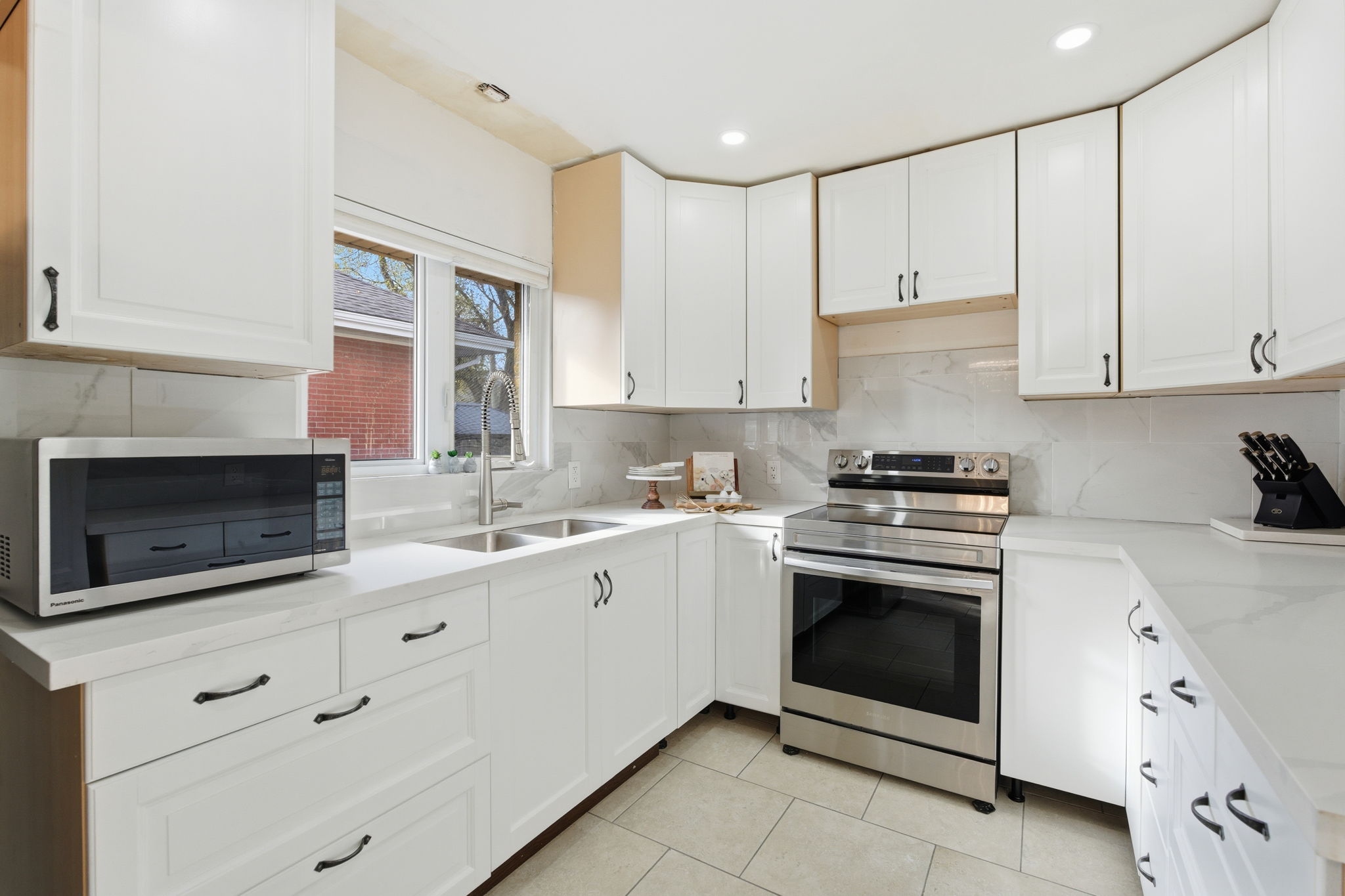 21-web-or-mls-352 E 28th St, Hamilton-21