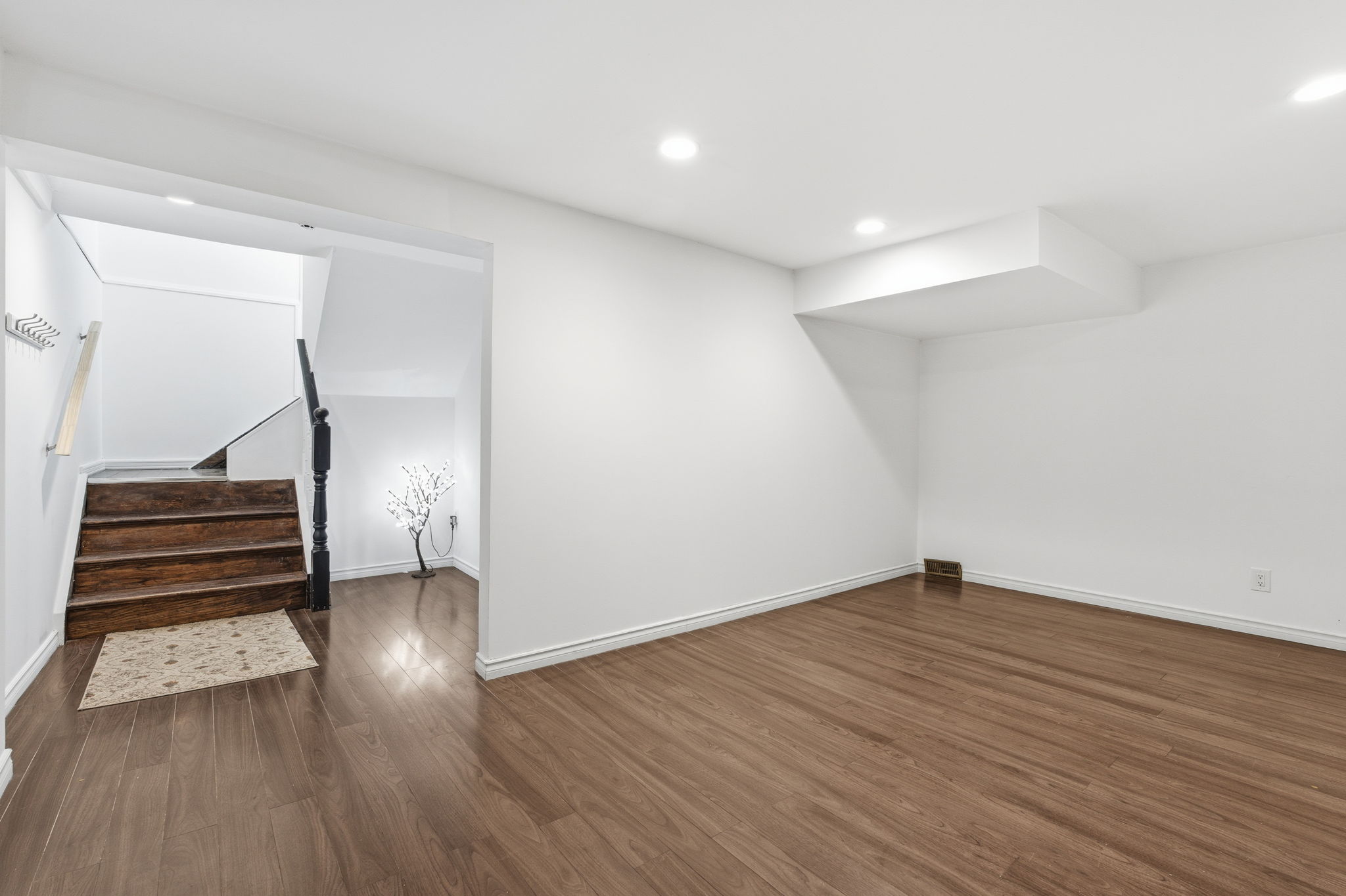 45-web-or-mls-352 E 28th St, Hamilton-45