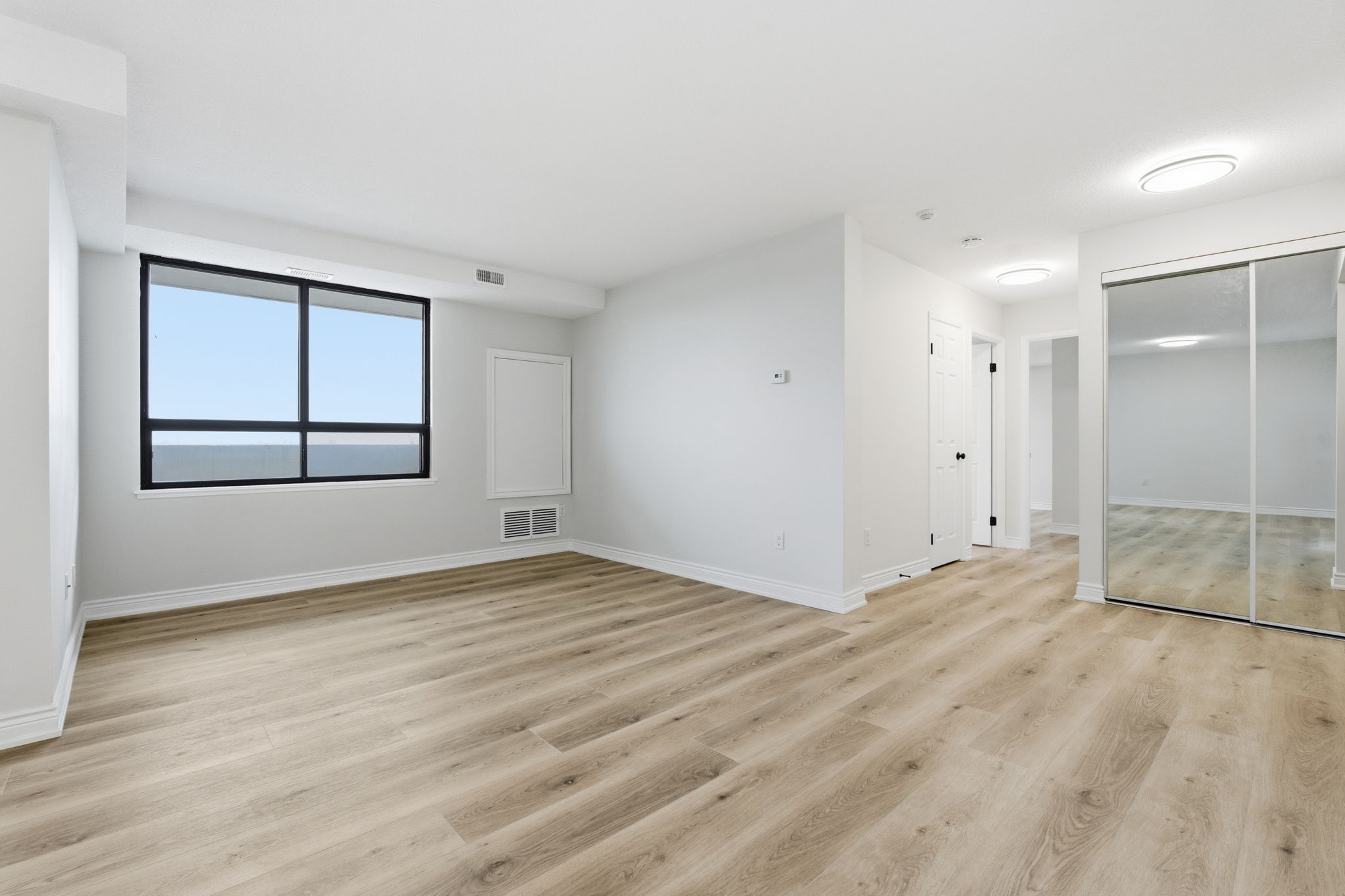 18-web-or-mls-432 Main St E 902, Hamilton-18