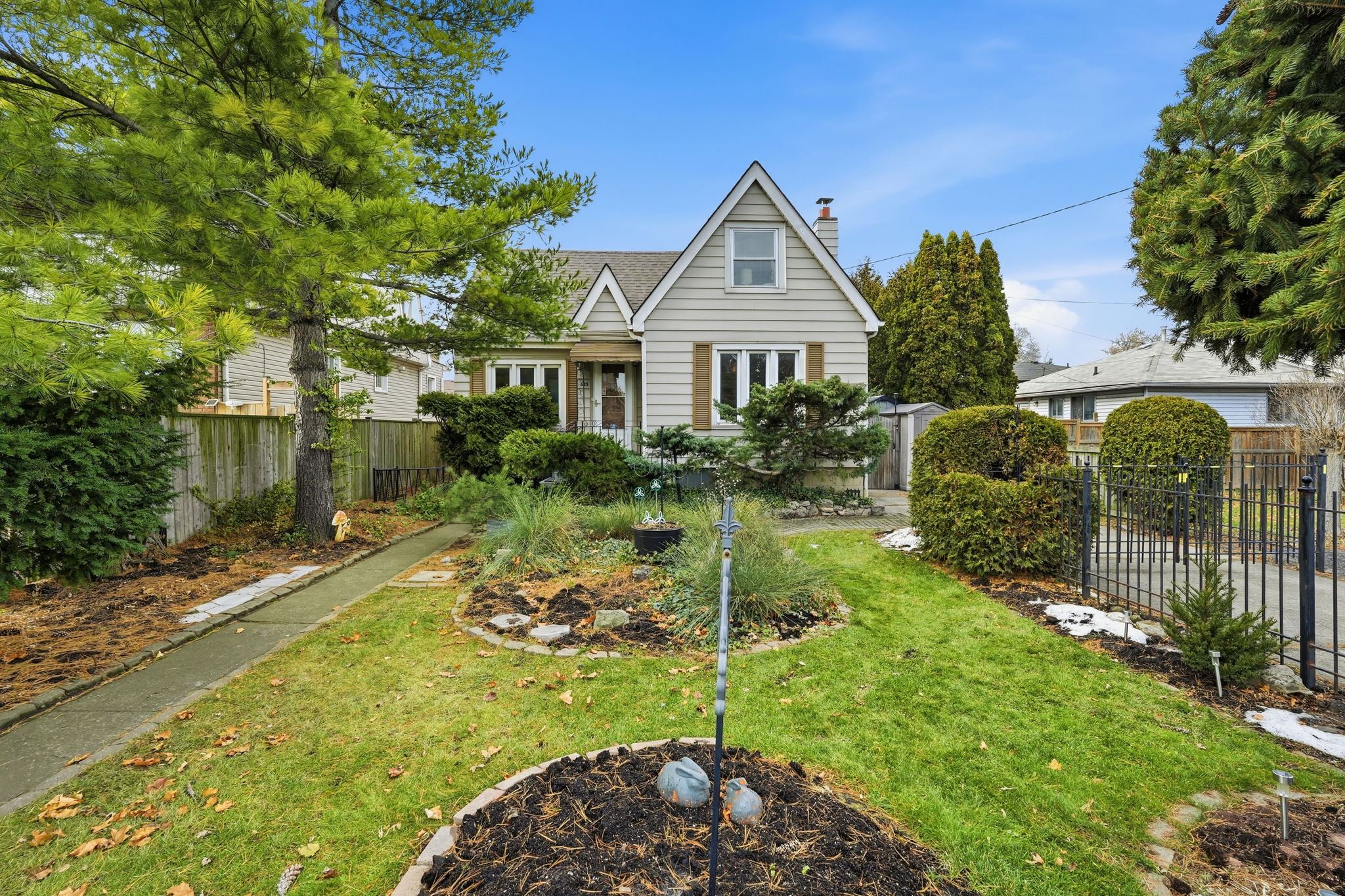 2-web-or-mls-685 Dunn Ave, Hamilton-2