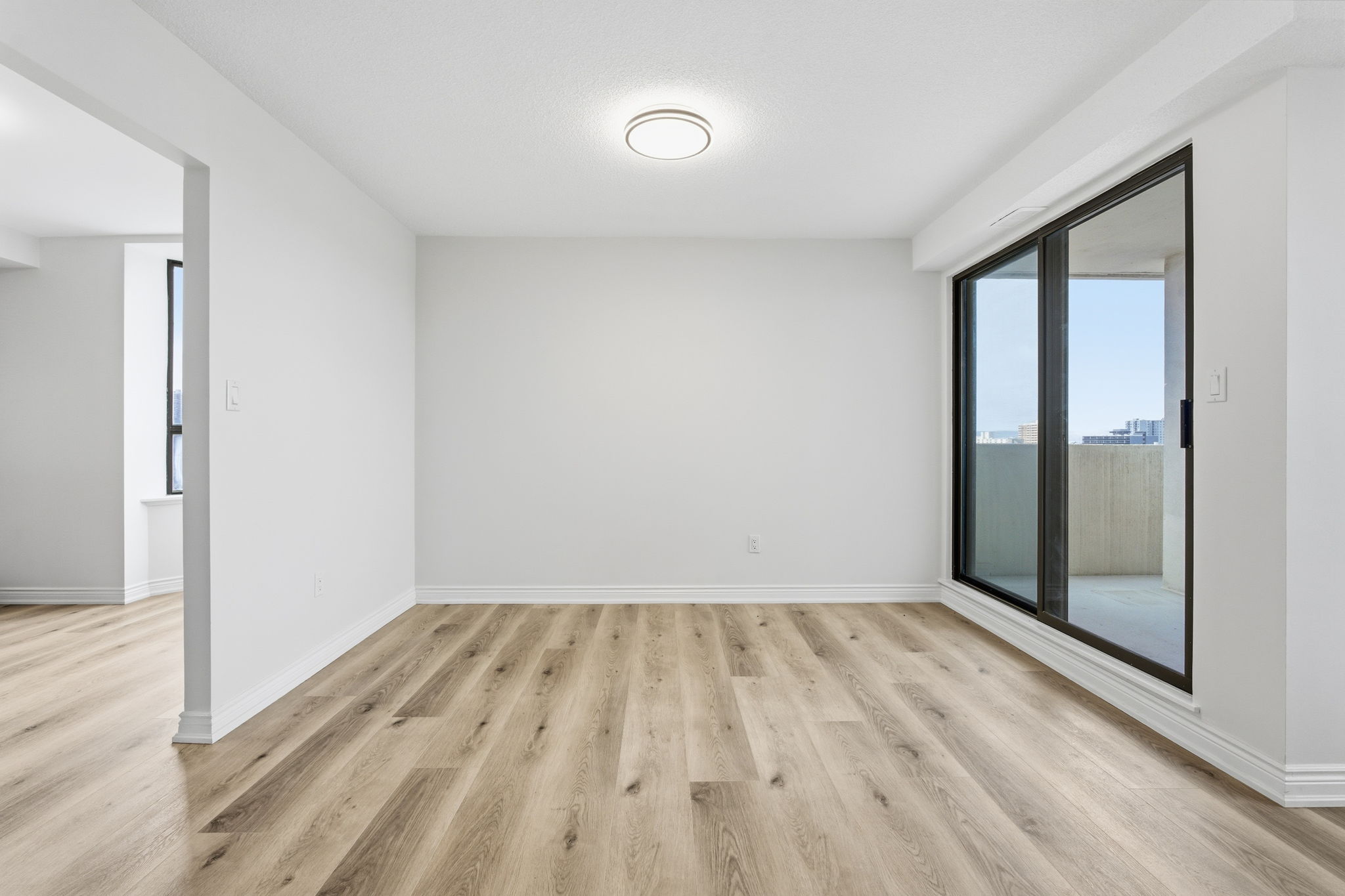 21-web-or-mls-432 Main St E 902, Hamilton-21