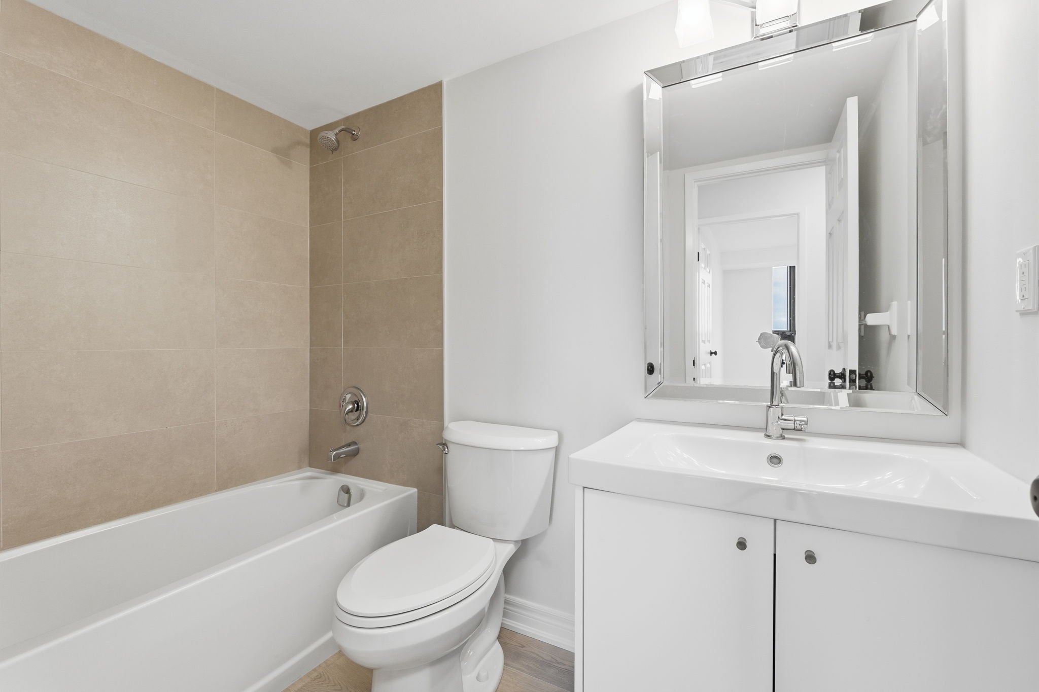 42-web-or-mls-432 Main St E 902, Hamilton-42