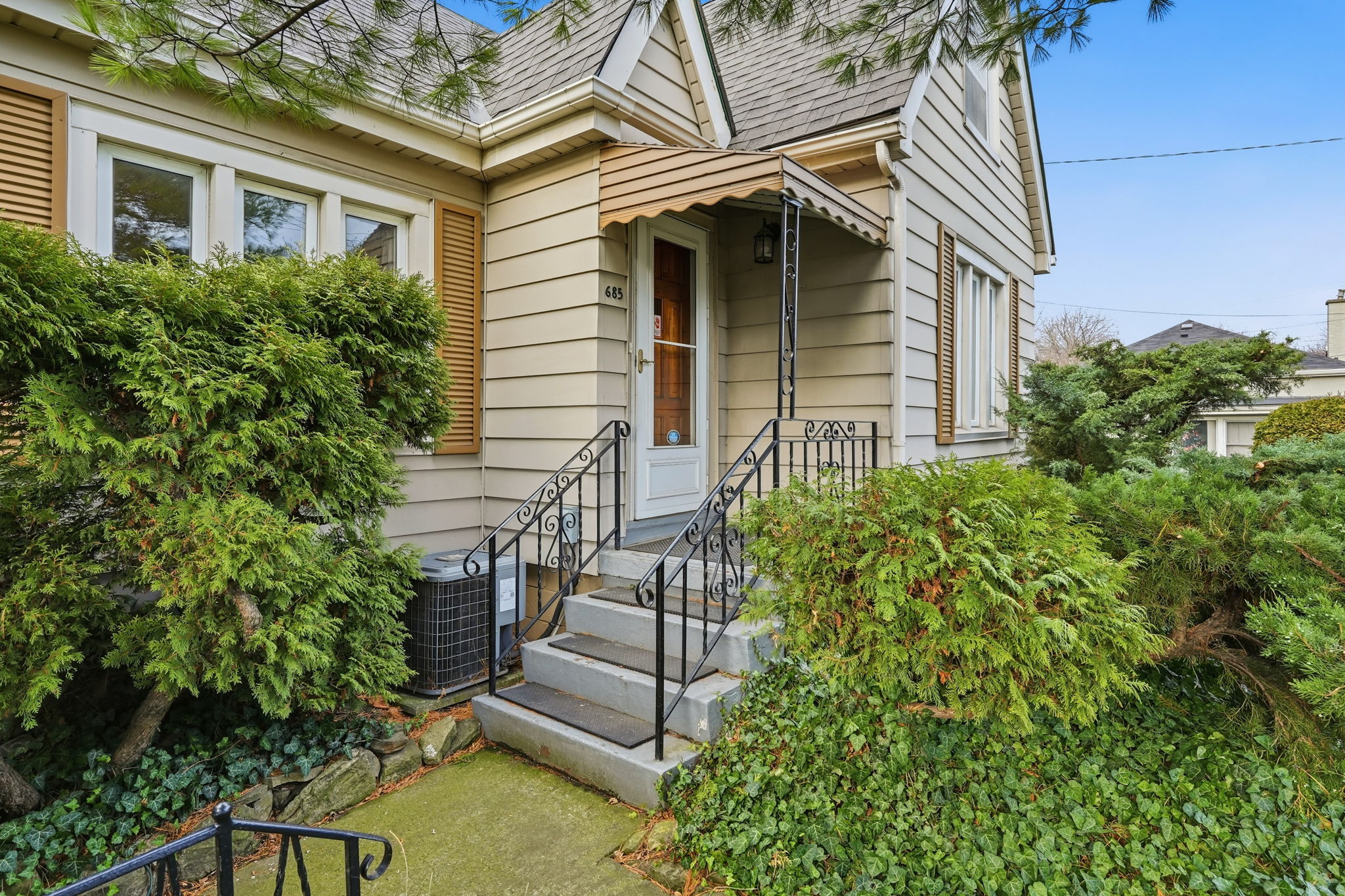 7-web-or-mls-685 Dunn Ave, Hamilton-7