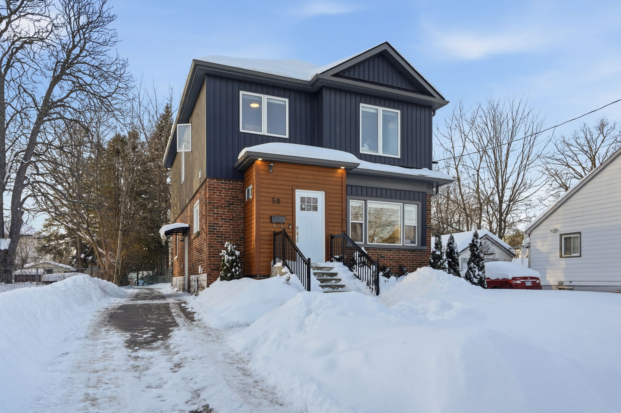 1-web-or-mls-50 Broadway Ave, Hamilton-1