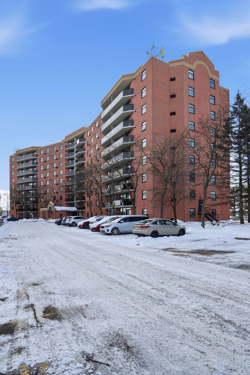 2-web-or-mls-9 Bonheur Ct 808, Brantford-2