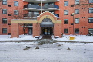 7-web-or-mls-9 Bonheur Ct 808, Brantford-7