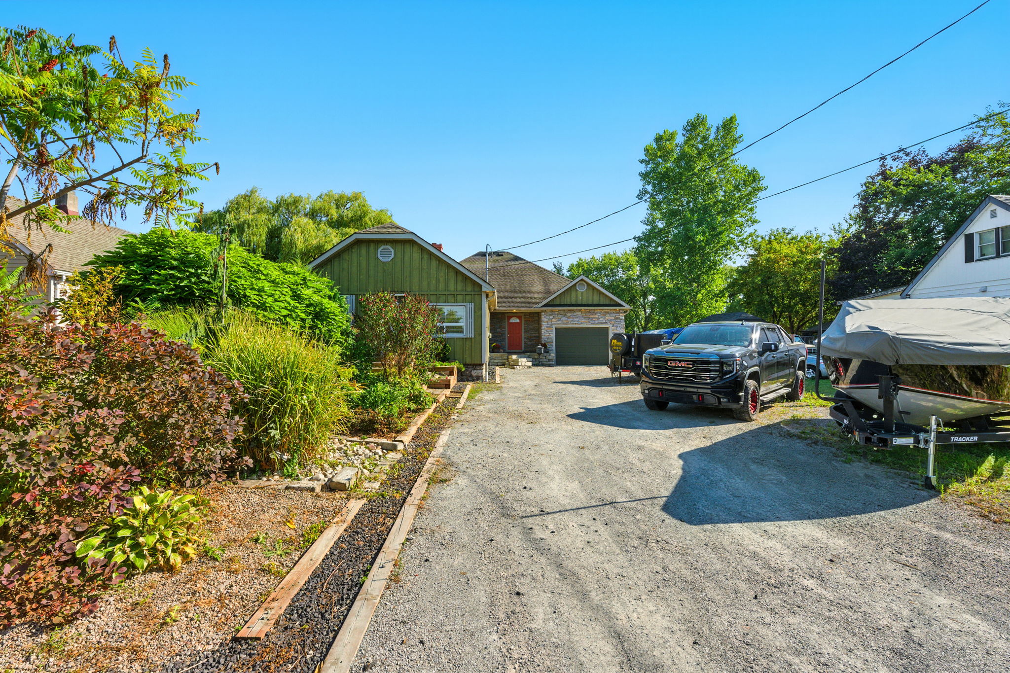 1-web-or-mls-30 Cecil St, St. Catharines-1