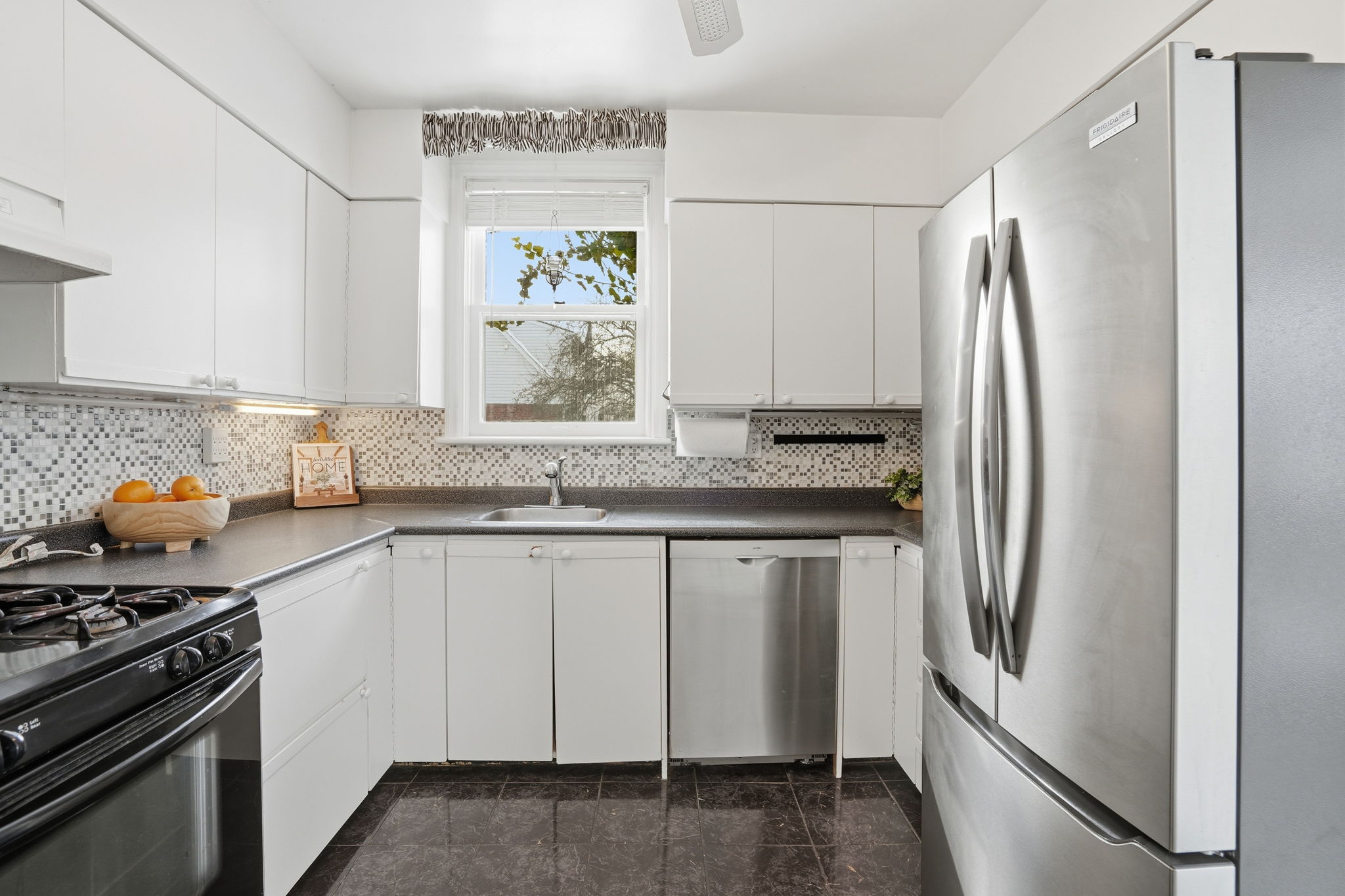 23-web-or-mls-153 Parkview Dr, Hamilton-23