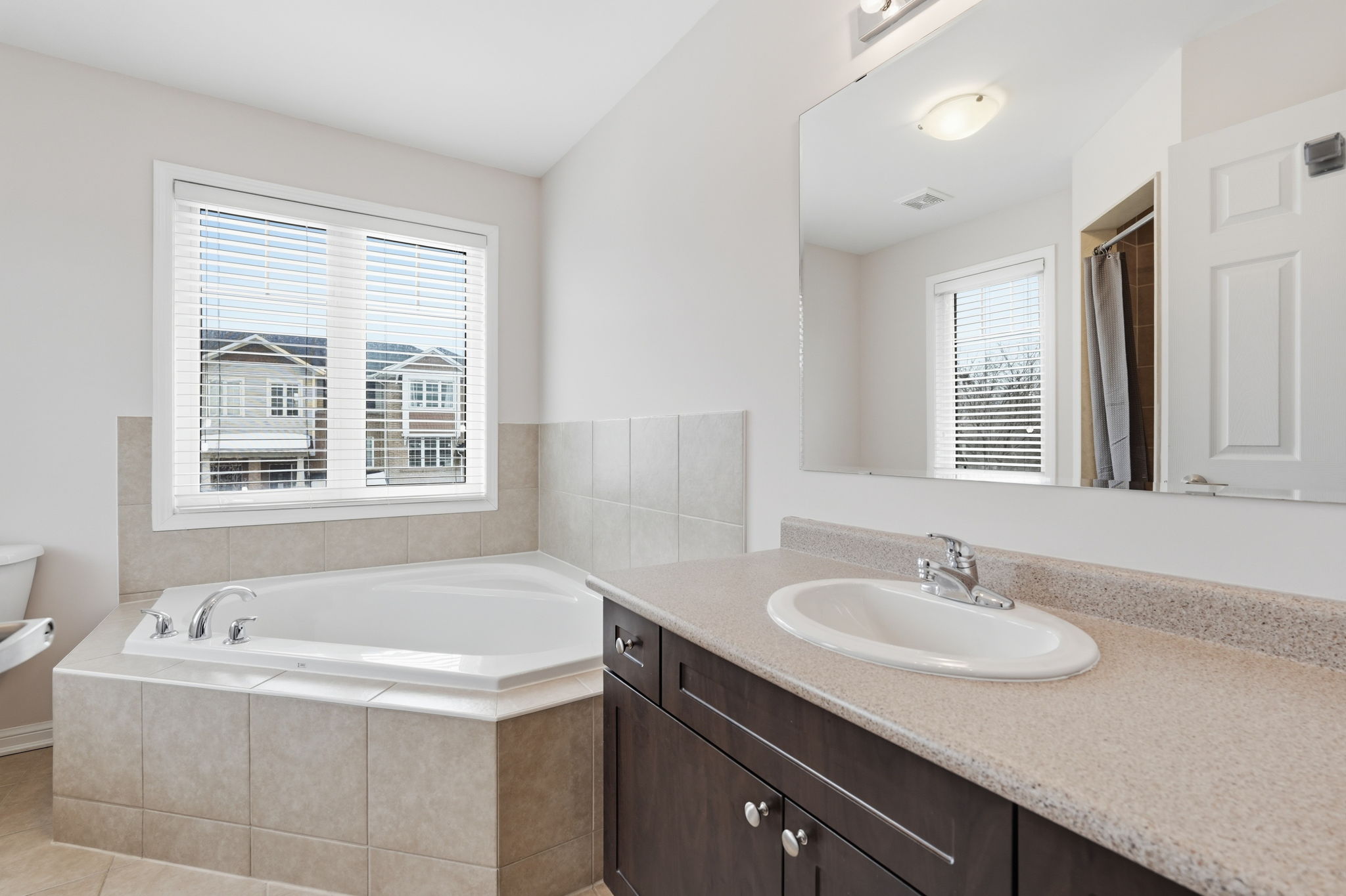 45-web-or-mls-12 emick dr, ancaster-45