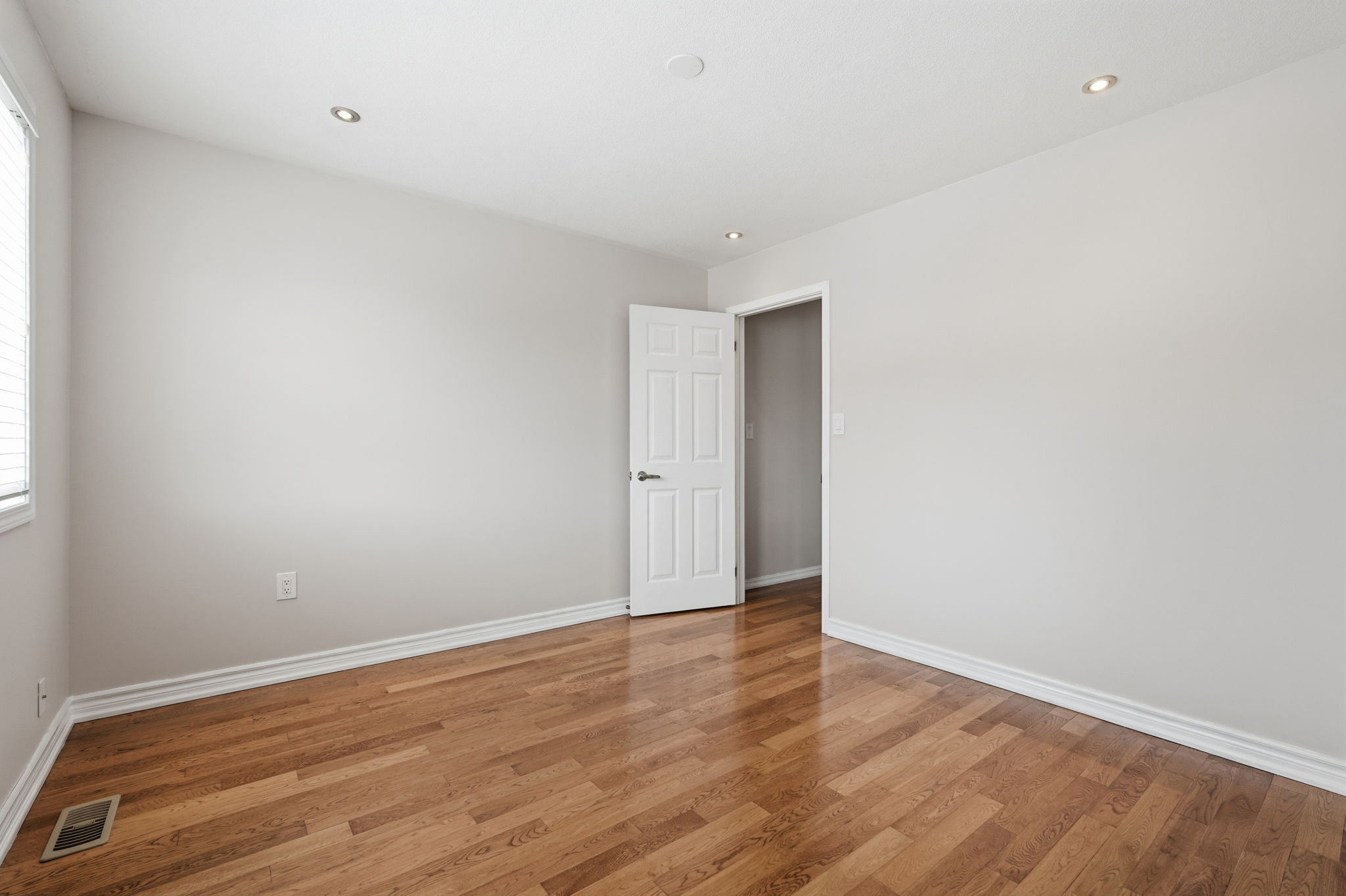 56-web-or-mls-12 emick dr, ancaster-56