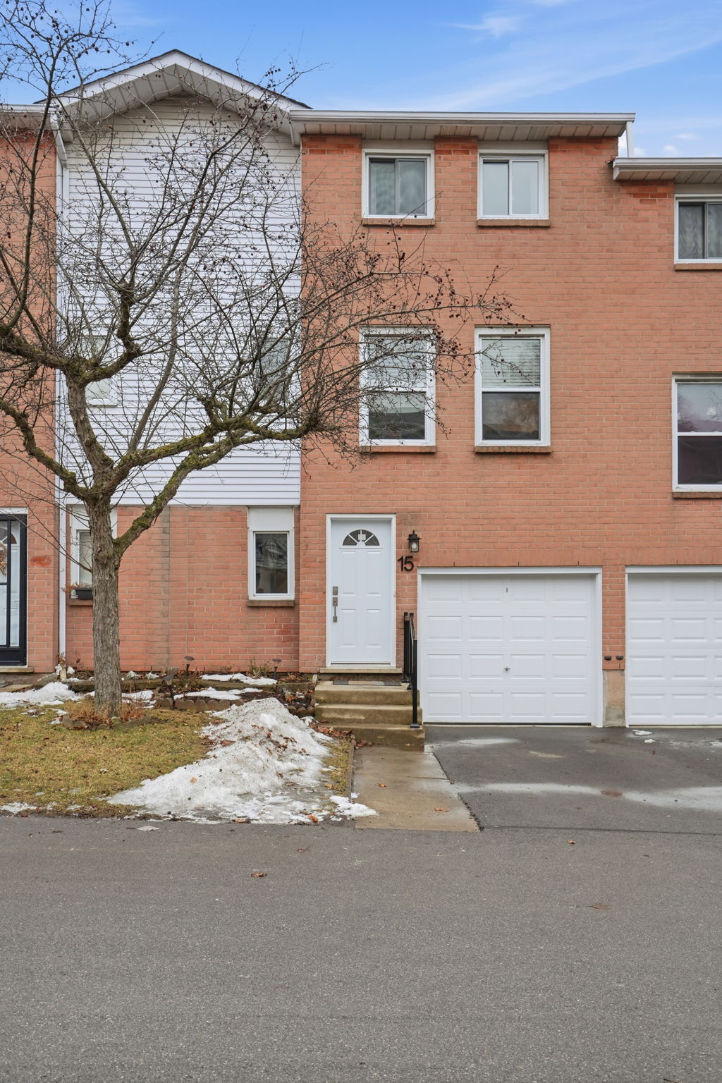 2-web-or-mls-2-Ilona Verlint_1255 Upper Gage Ave 15_Hamilton
