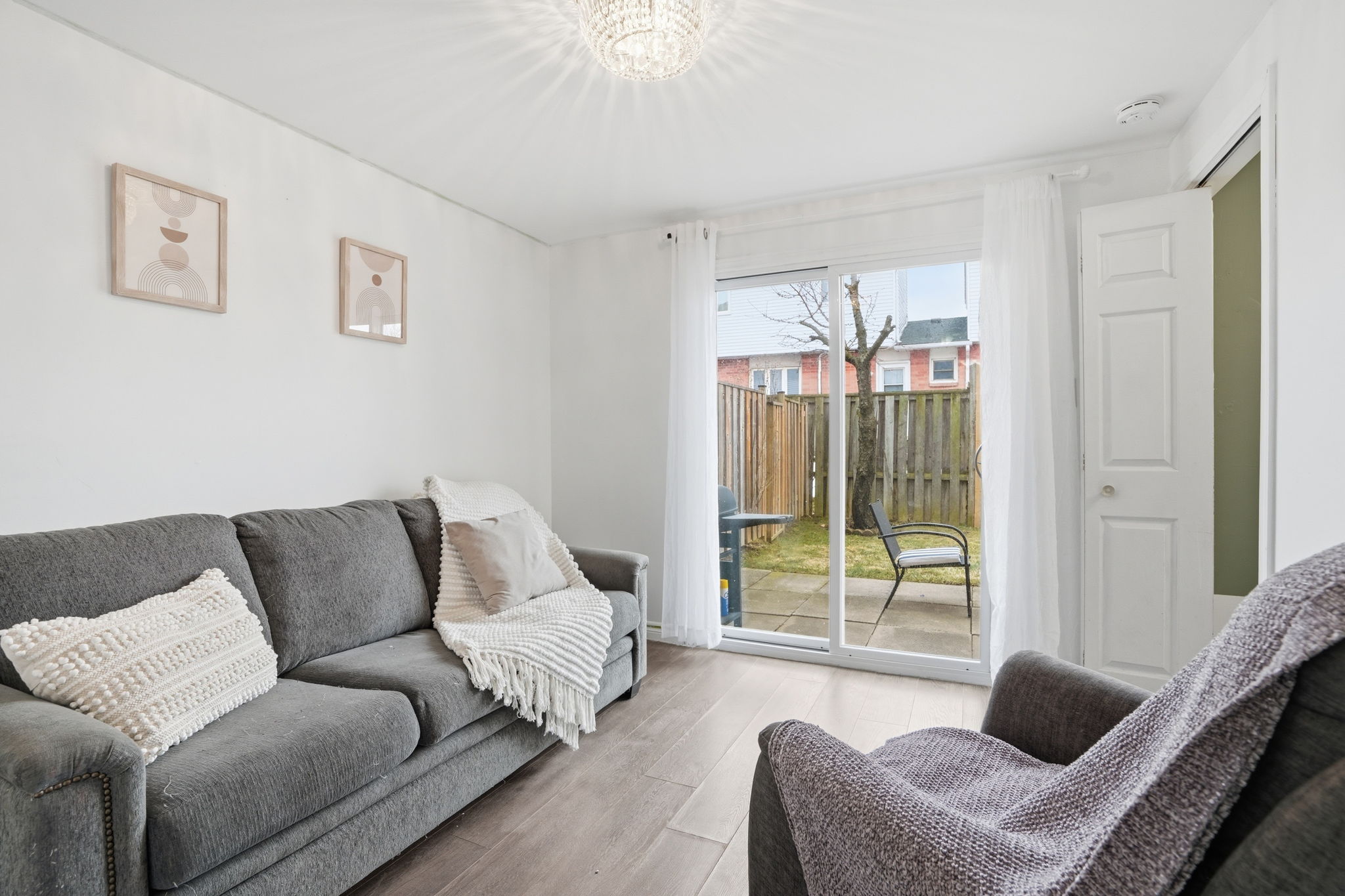 21-web-or-mls-21-Ilona Verlint_1255 Upper Gage Ave 15_Hamilton