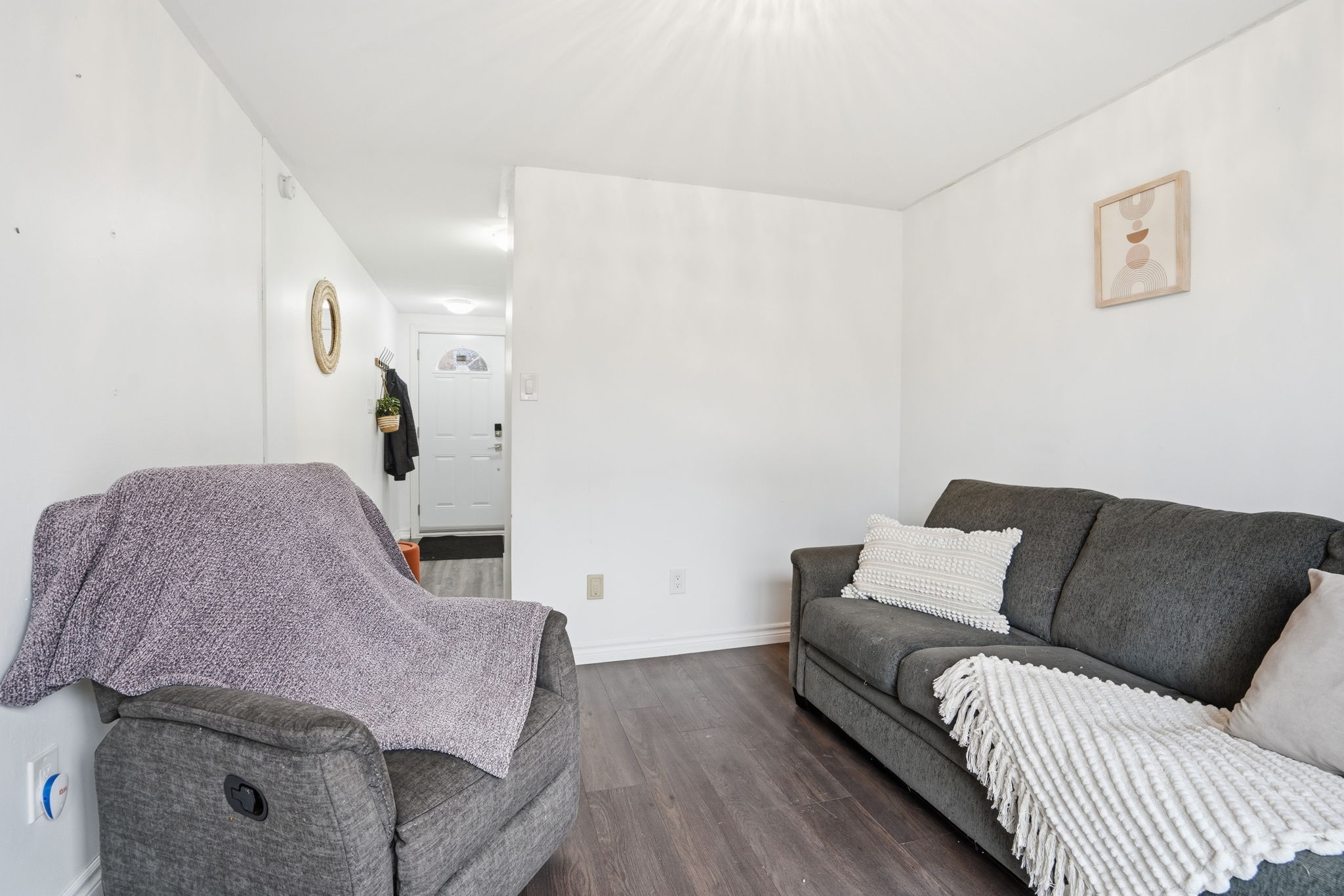 24-web-or-mls-24-Ilona Verlint_1255 Upper Gage Ave 15_Hamilton