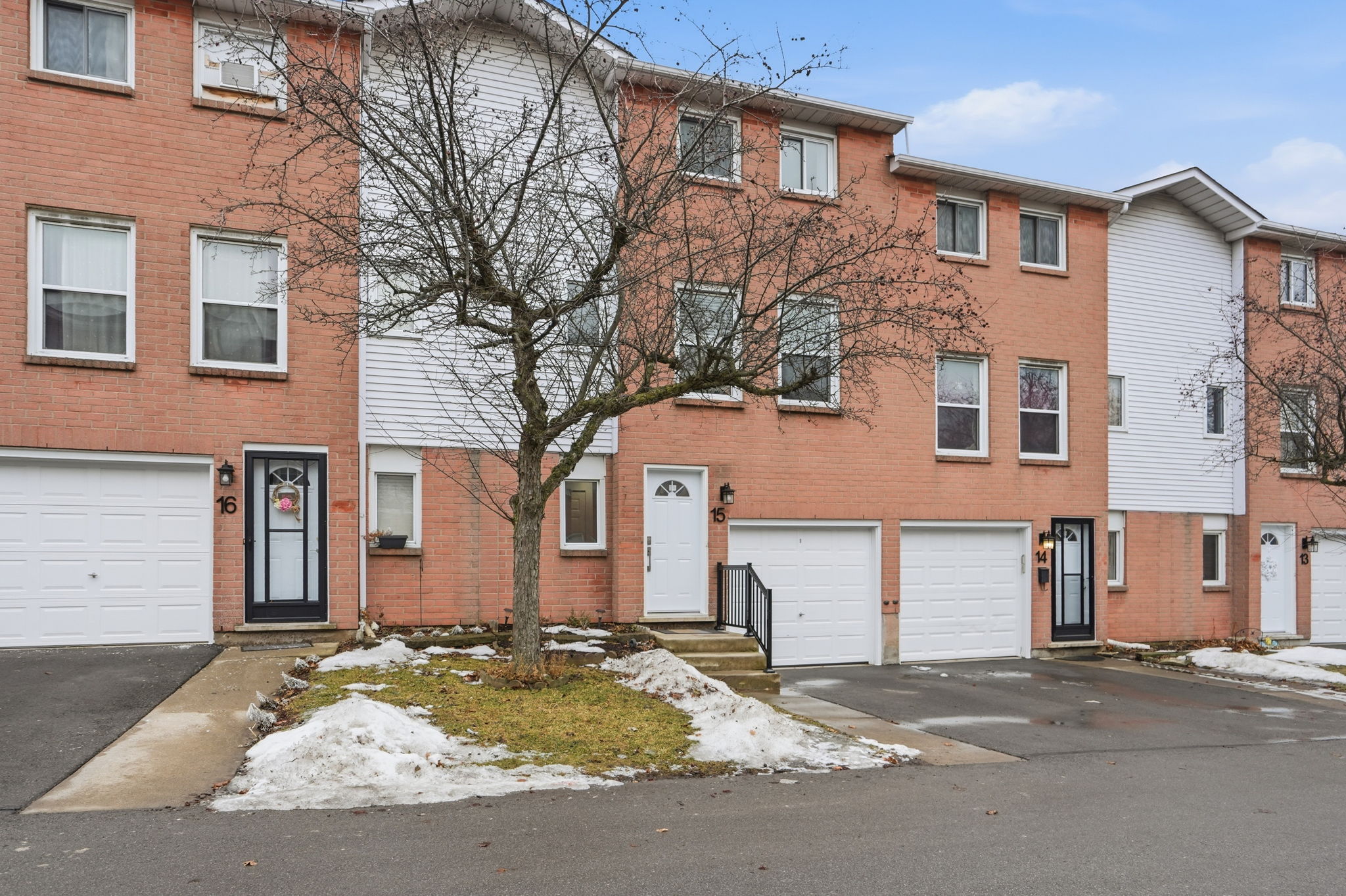 3-web-or-mls-3-Ilona Verlint_1255 Upper Gage Ave 15_Hamilton