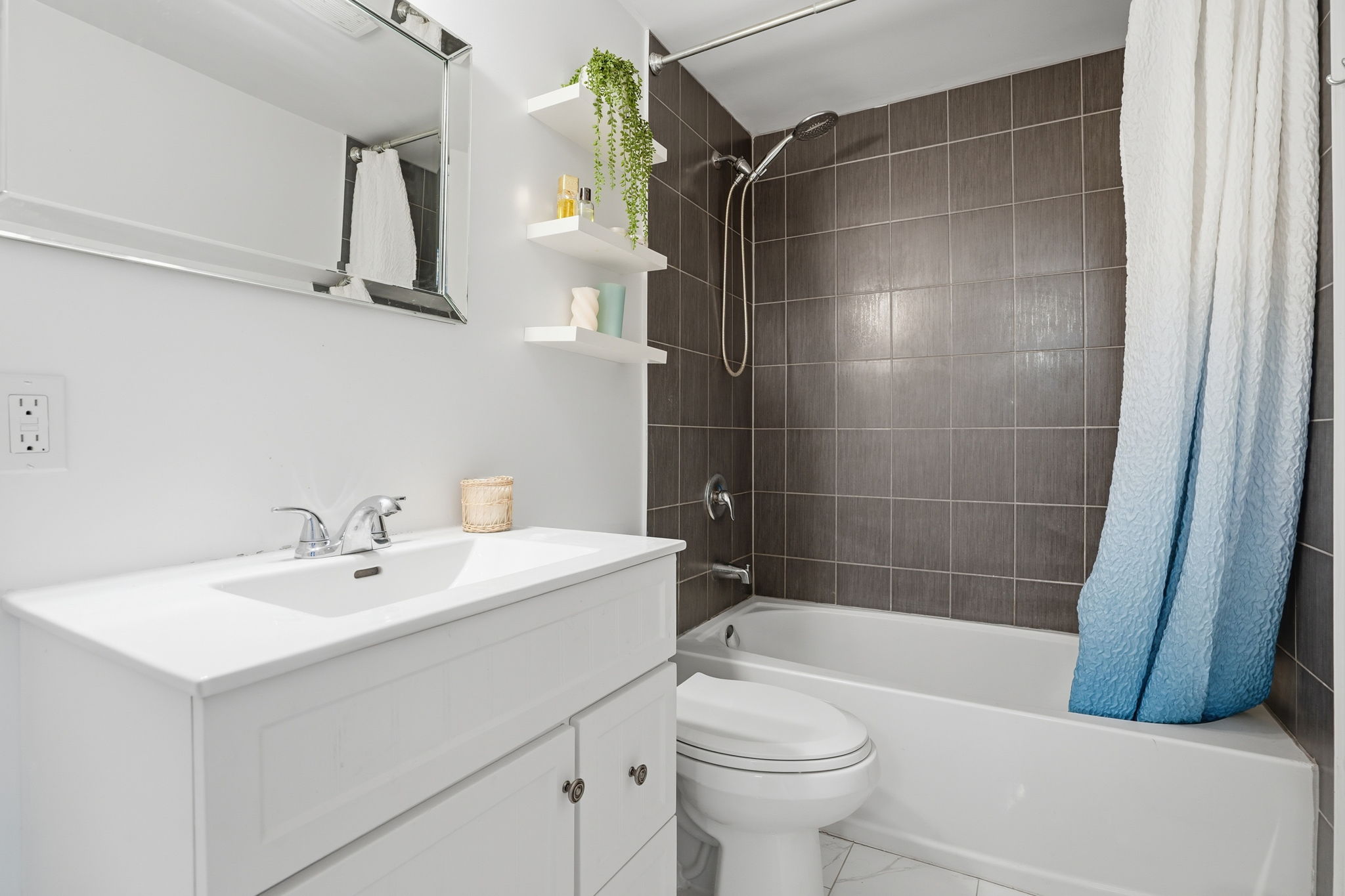 33-web-or-mls-33-Ilona Verlint_1255 Upper Gage Ave 15_Hamilton