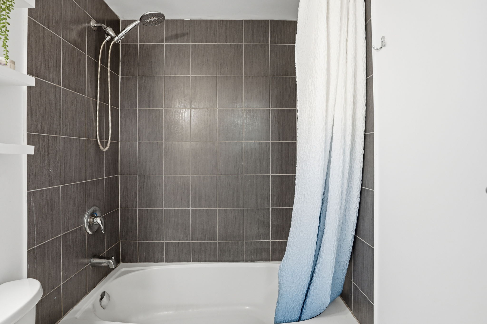 34-web-or-mls-34-Ilona Verlint_1255 Upper Gage Ave 15_Hamilton