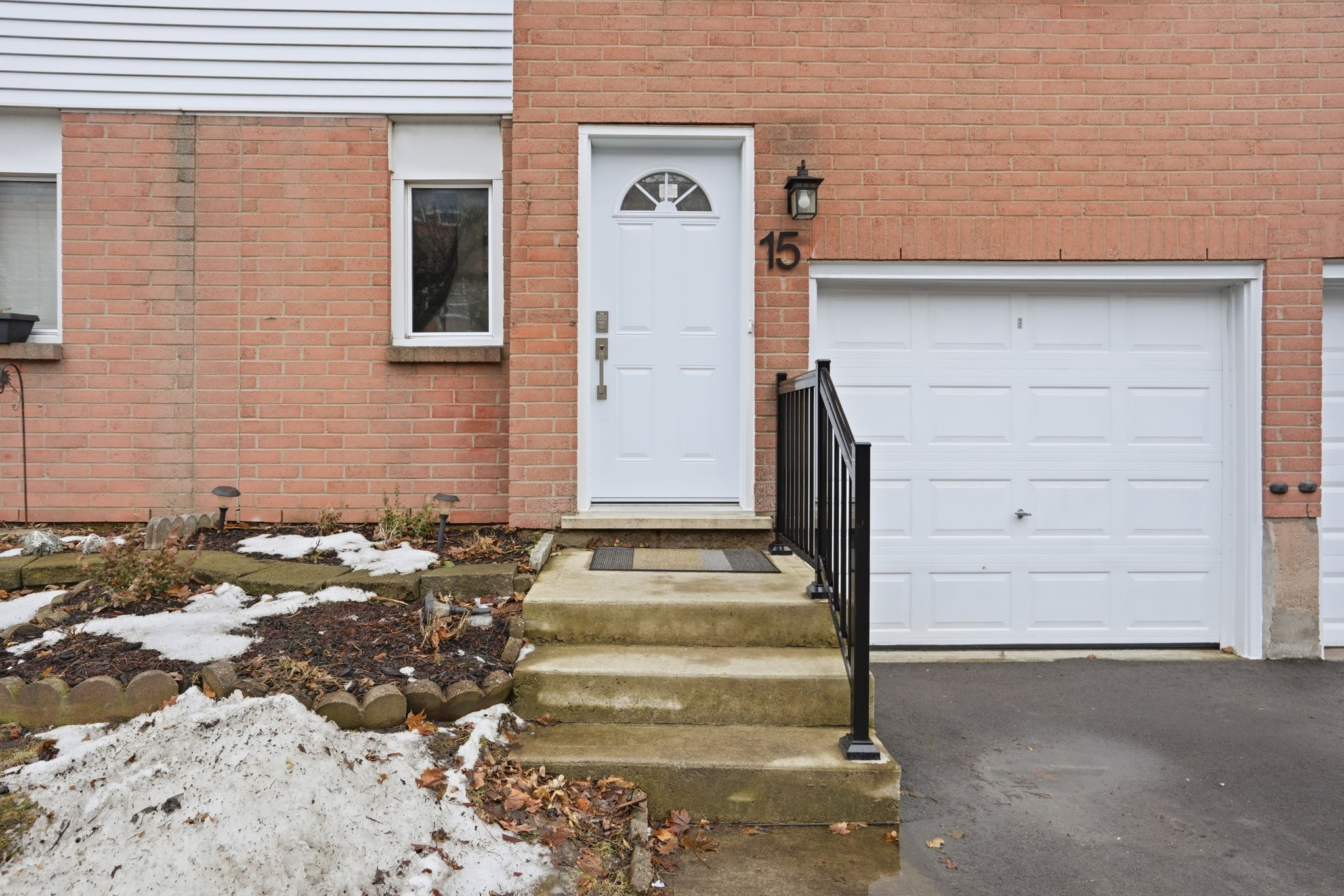 5-web-or-mls-5-Ilona Verlint_1255 Upper Gage Ave 15_Hamilton