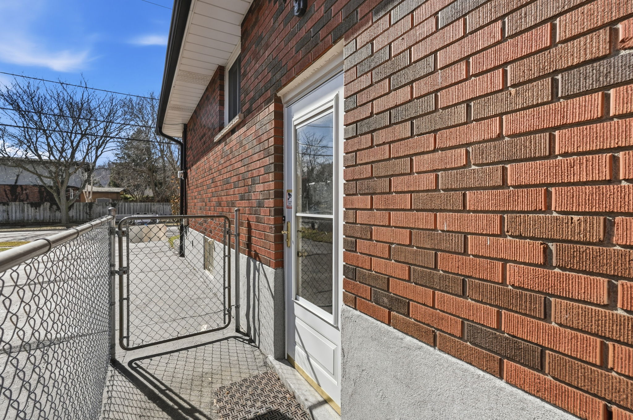 63-web-or-mls-63-Joe Genovese_256 Whitney Ave_Hamilton