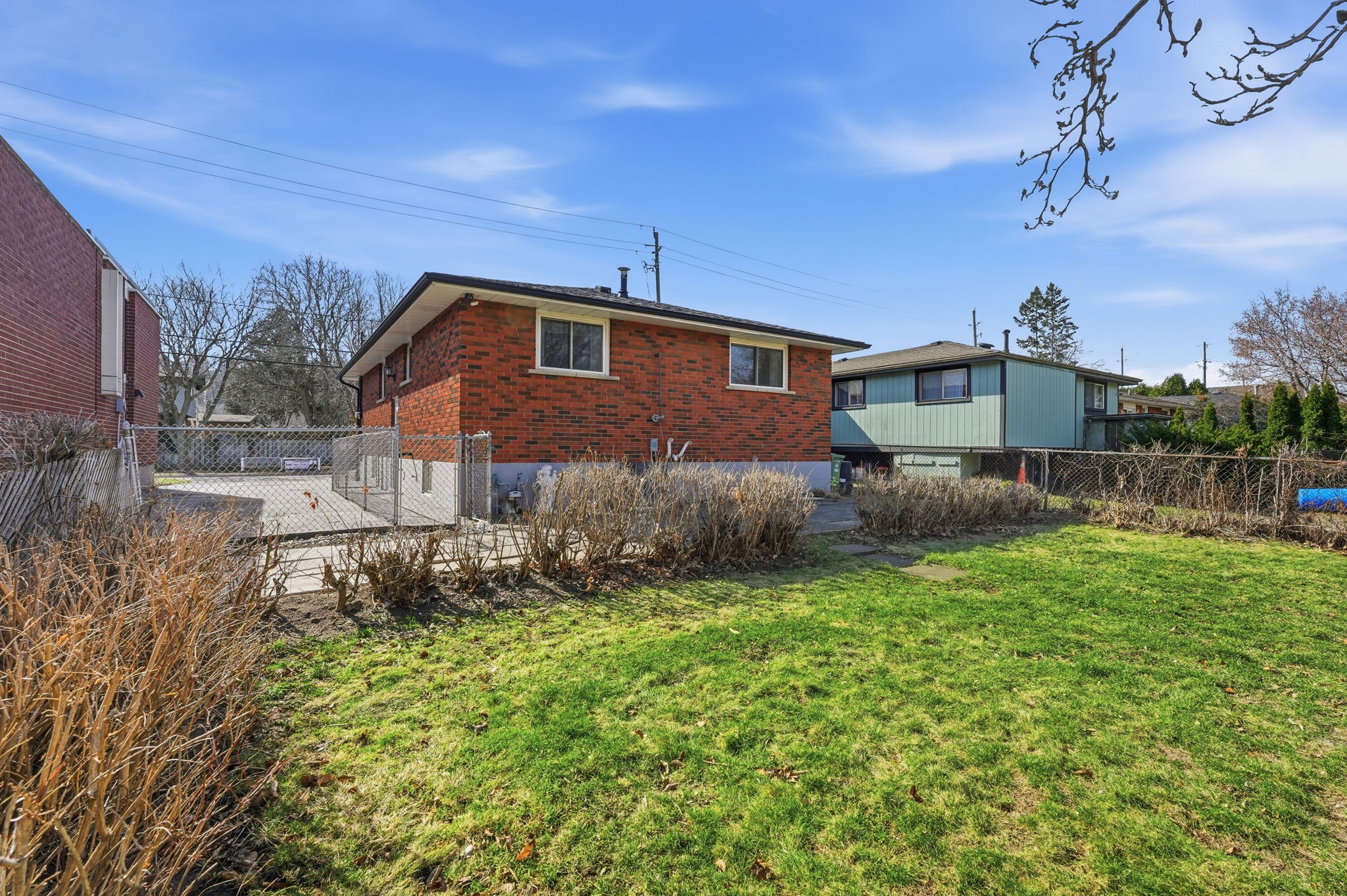 70-web-or-mls-70-Joe Genovese_256 Whitney Ave_Hamilton