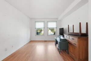 11-web-or-mls-11-Samantha Frank - 471 Knightsbridge Crescent_