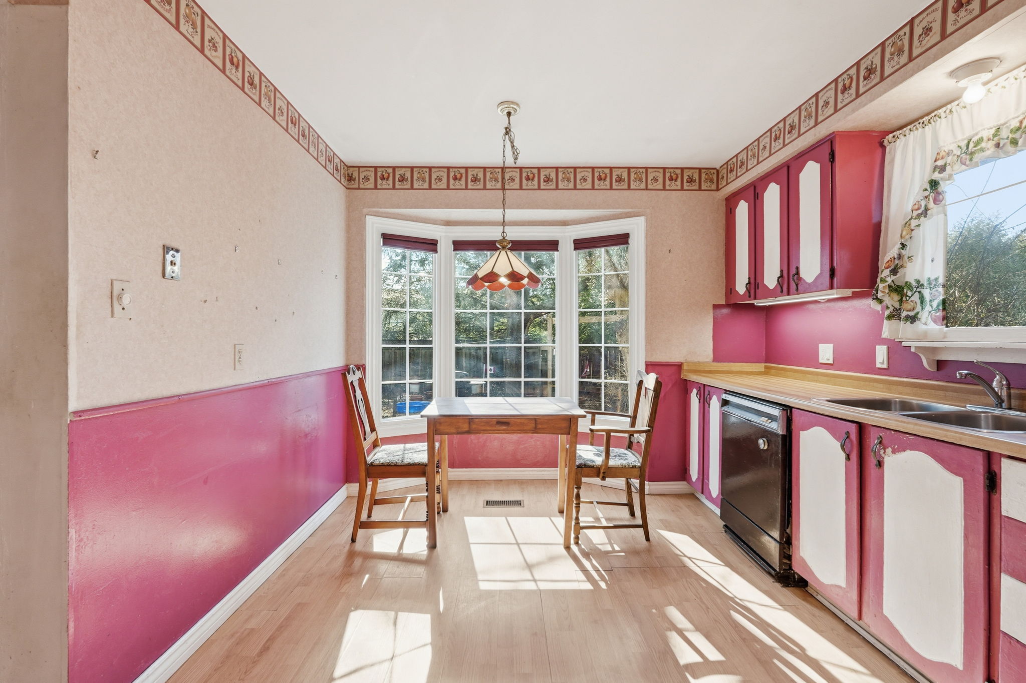 18-web-or-mls-18-Samantha Frank - 471 Knightsbridge Crescent_