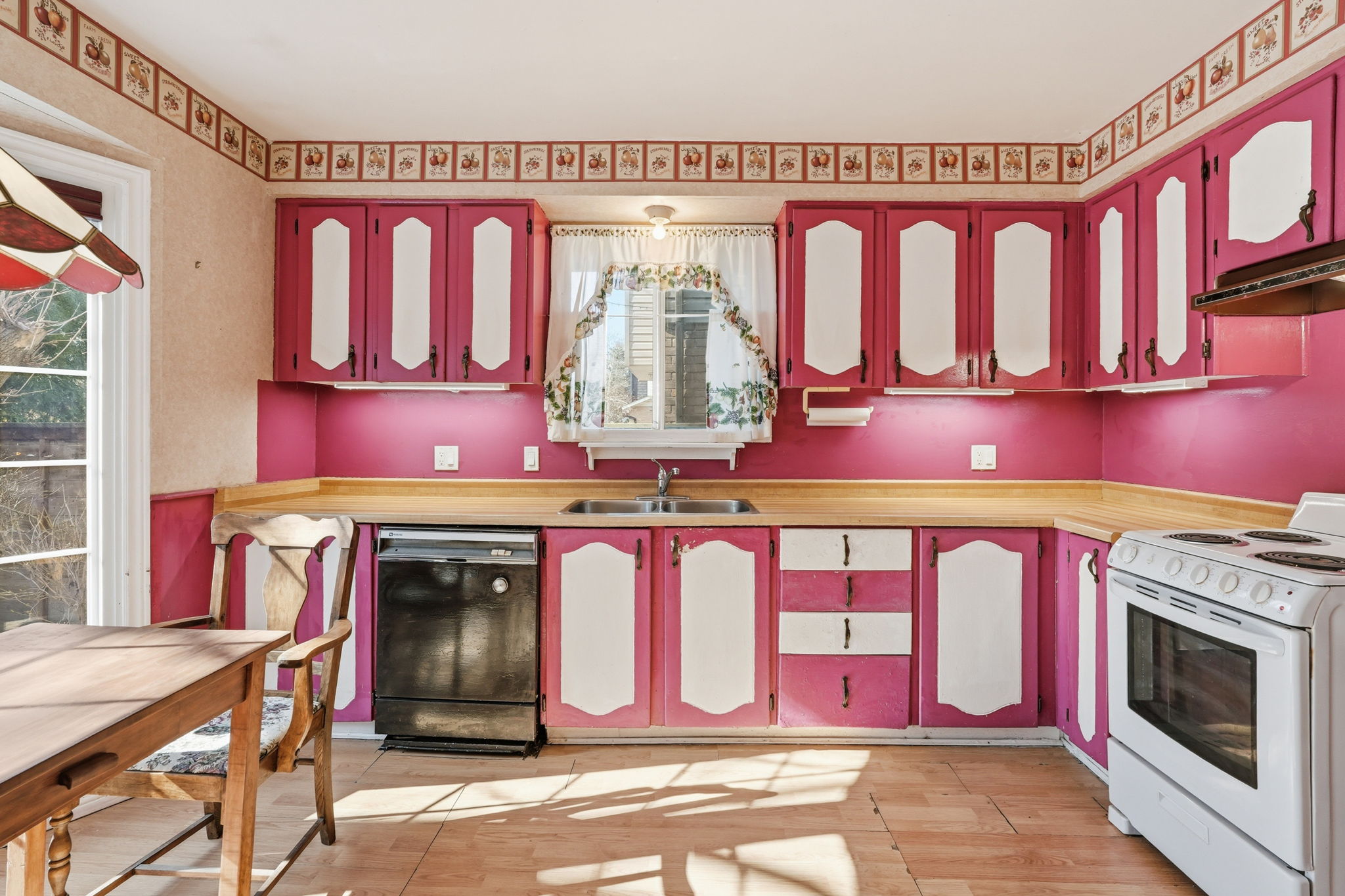 19-web-or-mls-19-Samantha Frank - 471 Knightsbridge Crescent_