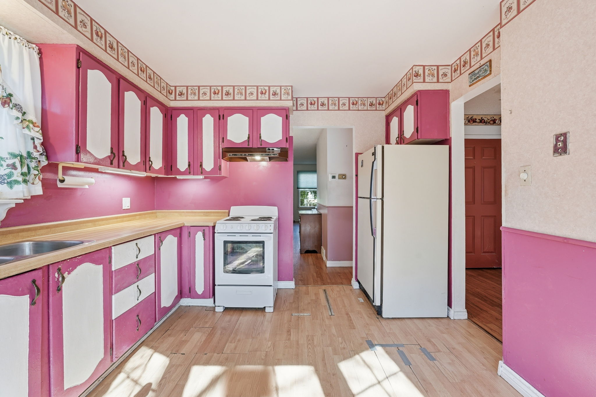 20-web-or-mls-20-Samantha Frank - 471 Knightsbridge Crescent_