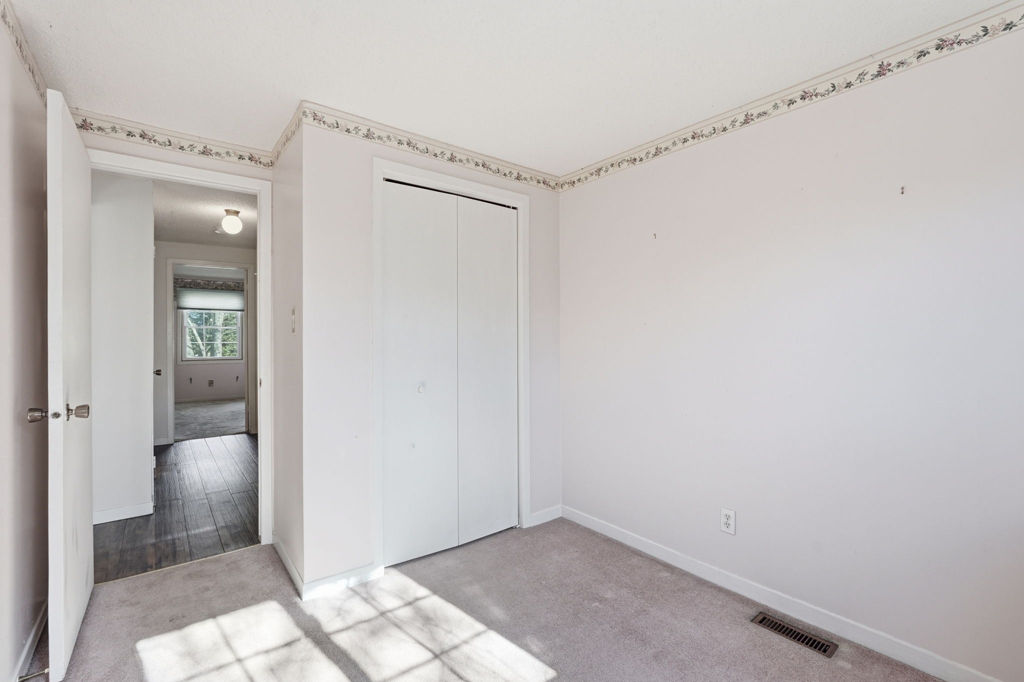 40-web-or-mls-40-Samantha Frank - 471 Knightsbridge Crescent_